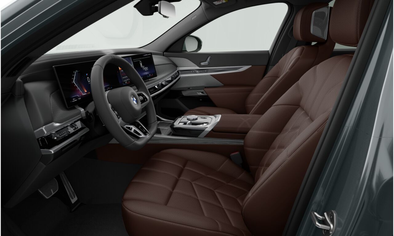 BMW 740i xDrive Sedan M Серый Бруклин металлик фото 1