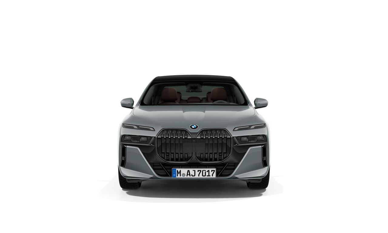 BMW 740i xDrive Sedan M Серый Бруклин металлик фото 2