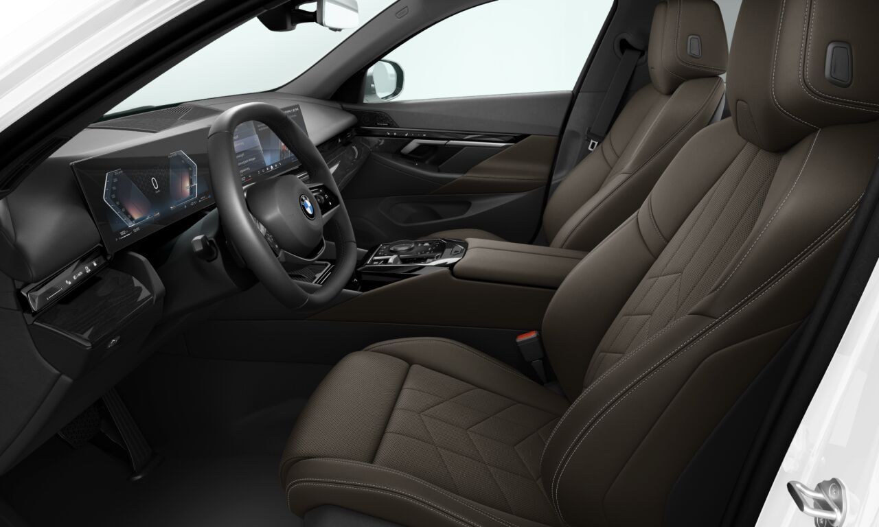 BMW 520d Sedan Белоснежный неметаллик фото 1