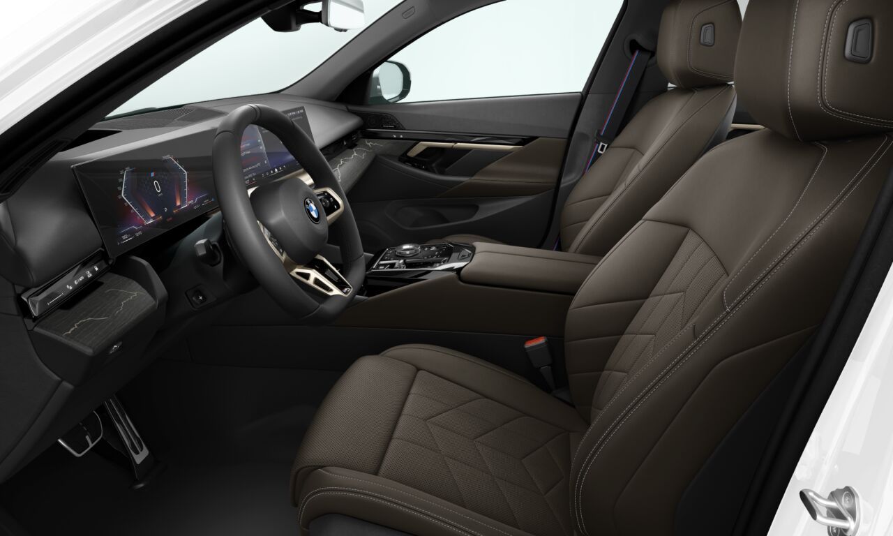 BMW 520d xDrive Sedan Белоснежный неметаллик фото 1