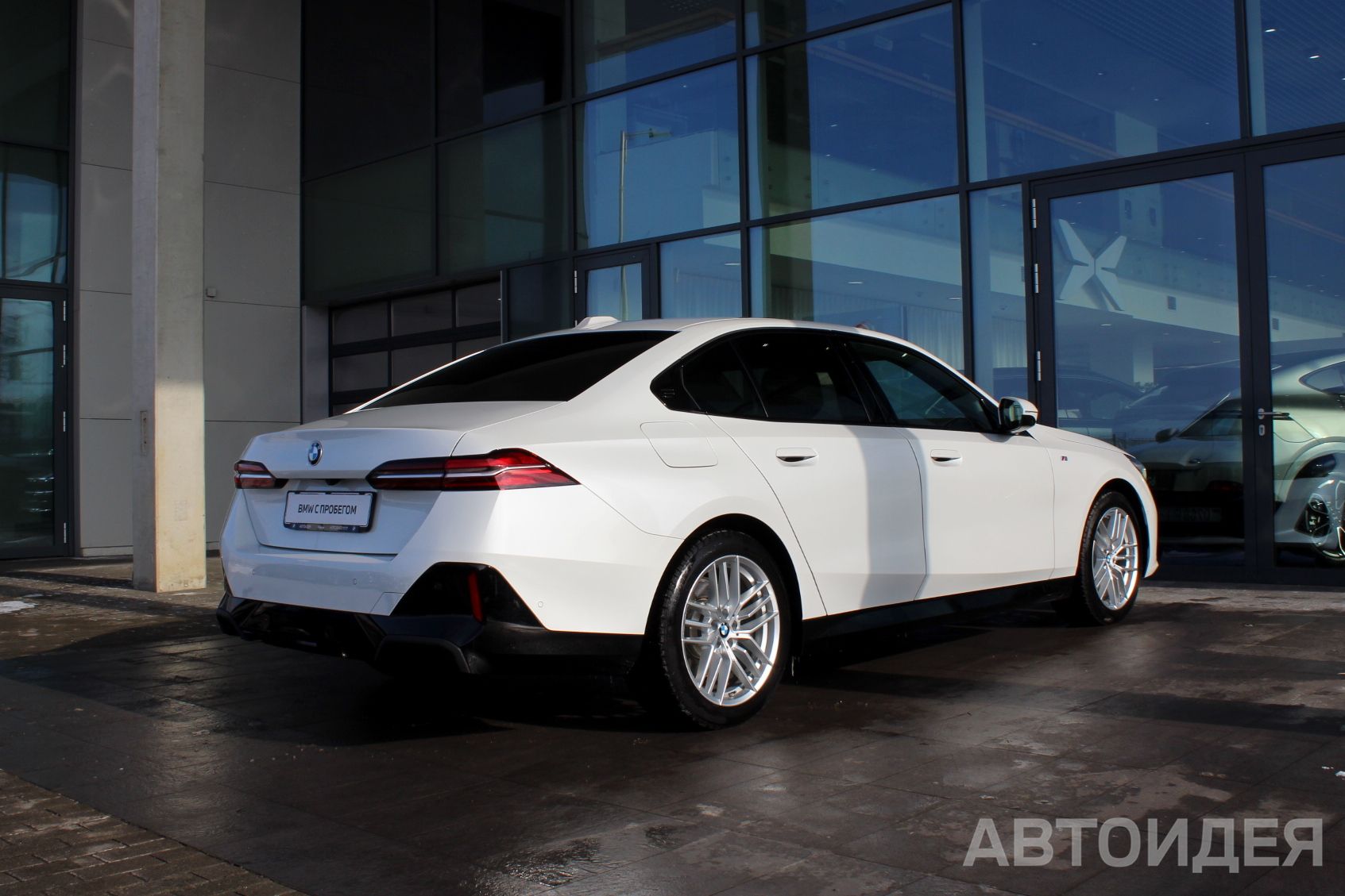 BMW 520d xDrive Sedan Белый Минерал металлик фото 1