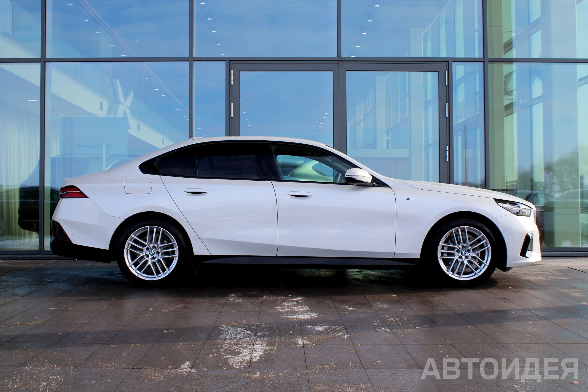 BMW 520d xDrive Sedan Белый Минерал металлик фото 3