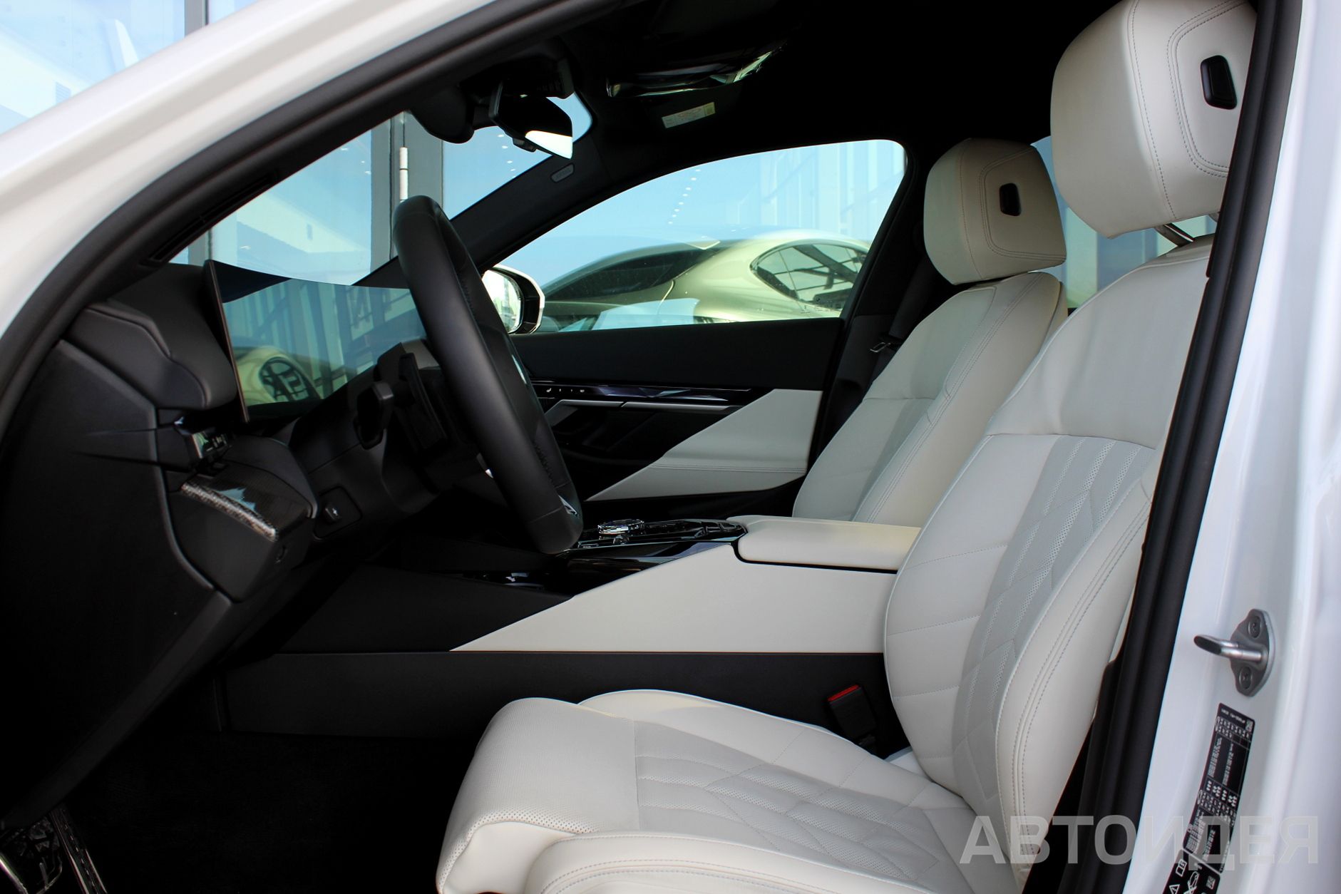 BMW 520d xDrive Sedan Белый Минерал металлик фото 22