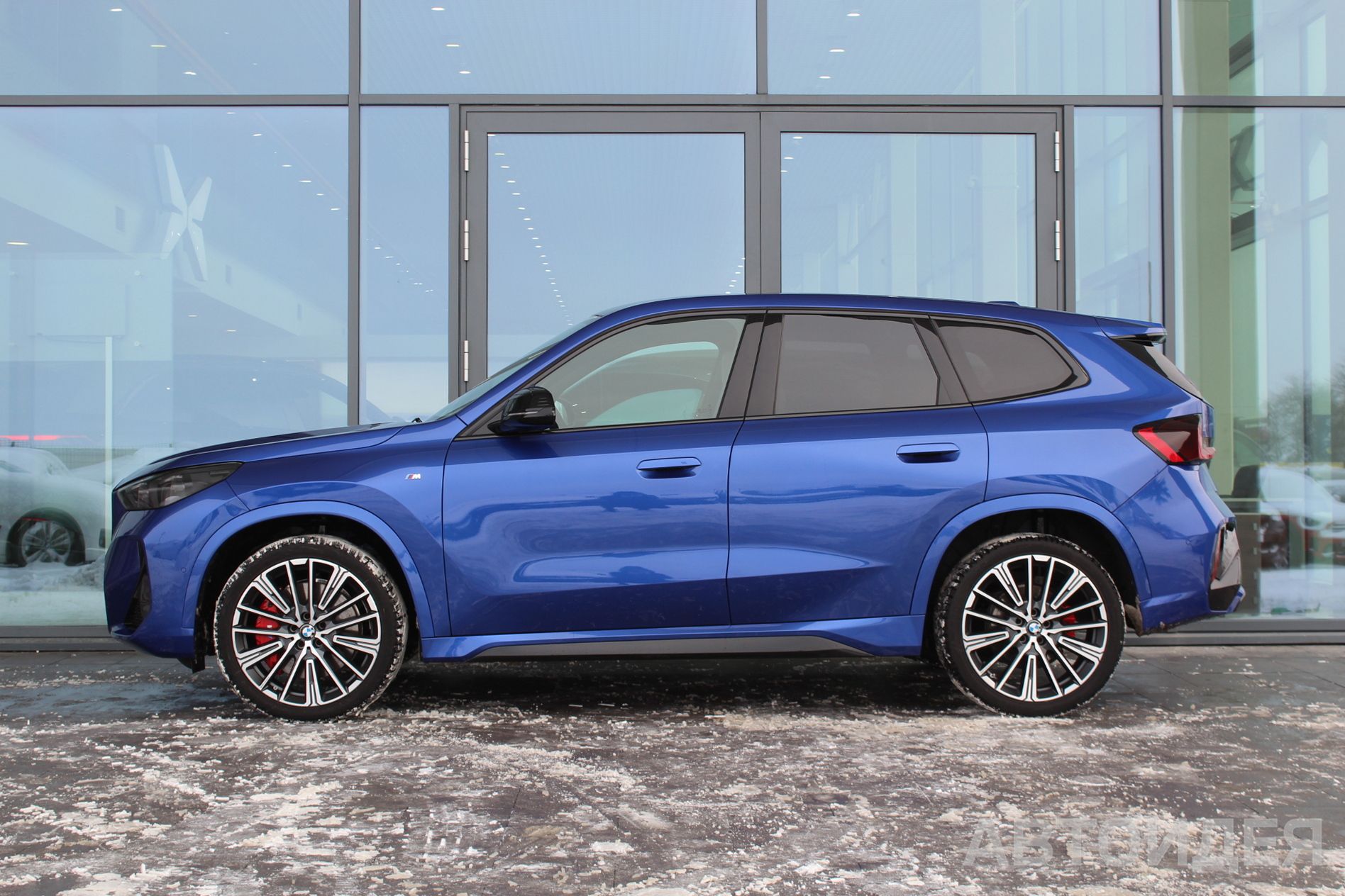 BMW X1 sDrive18i SAV Синий Портимао металлик фото 2