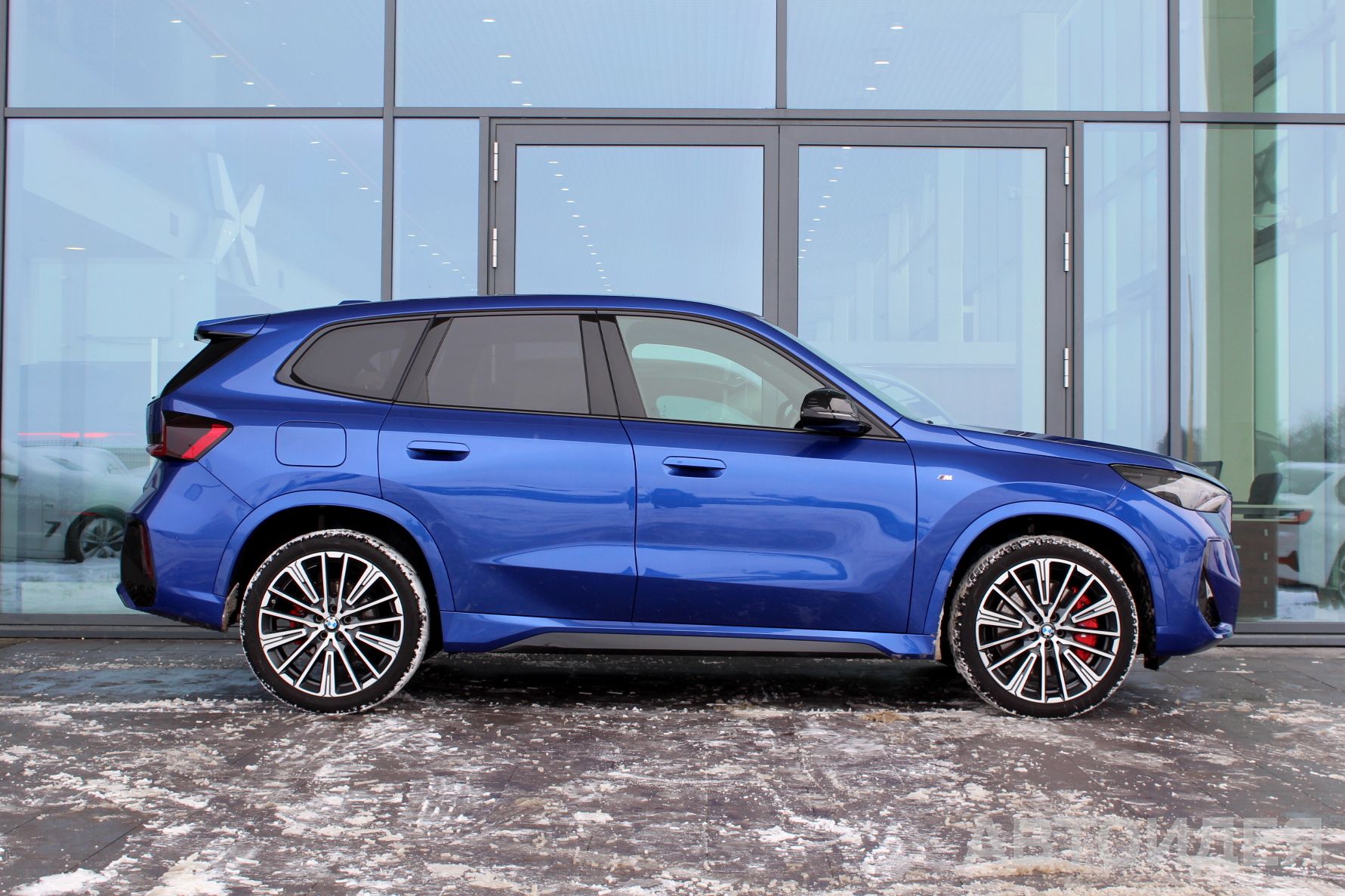 BMW X1 sDrive18i SAV Синий Портимао металлик фото 3