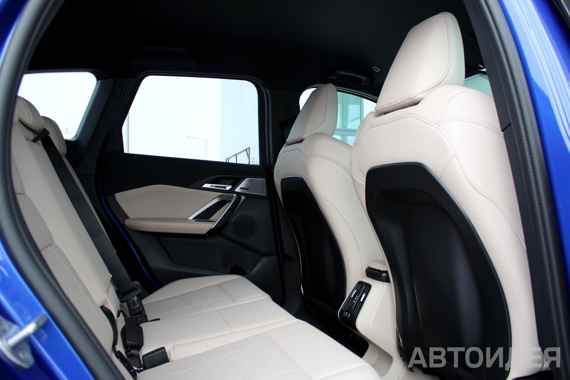 BMW X1 sDrive18i SAV Синий Портимао металлик фото 25