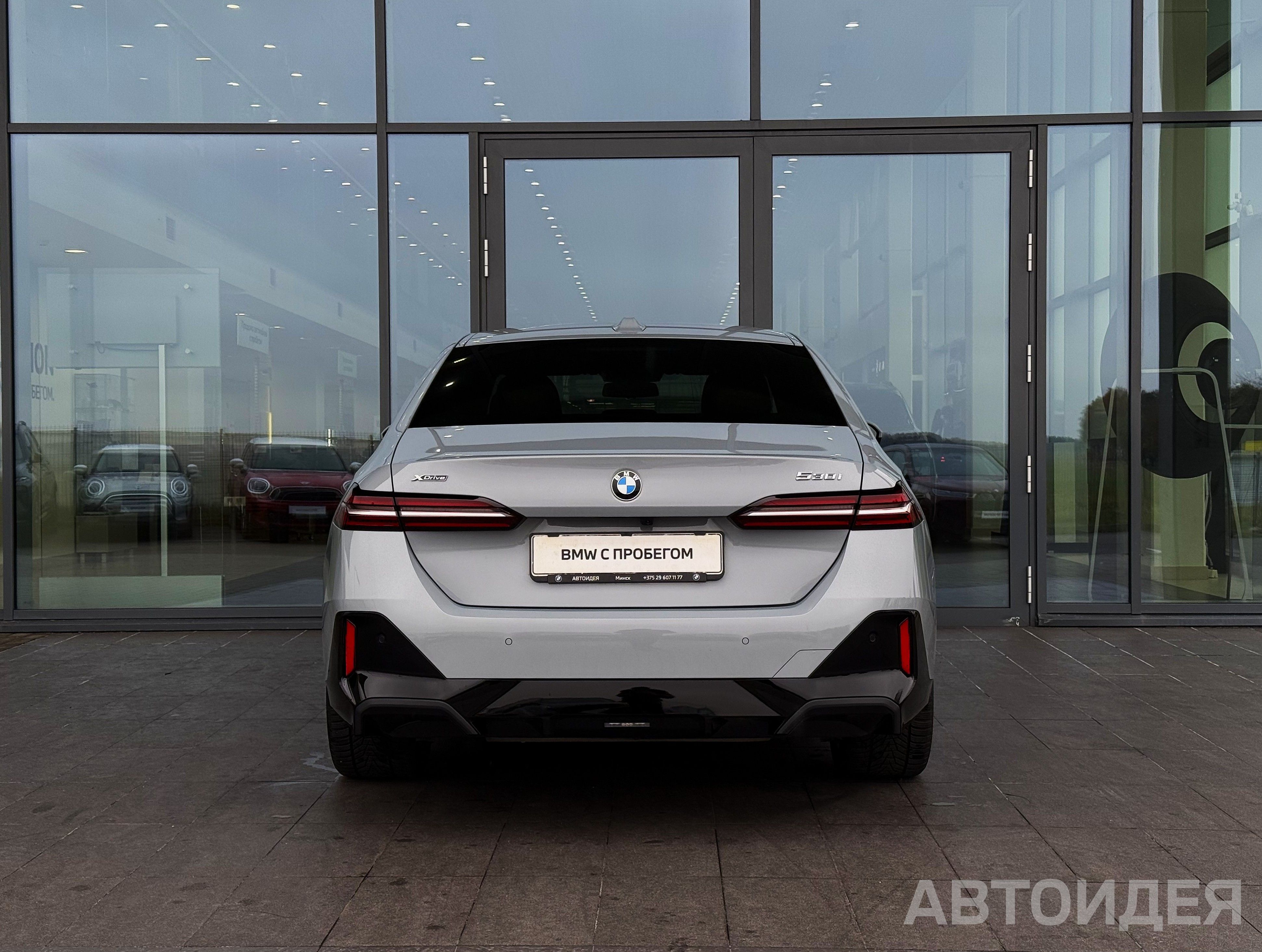 BMW 530i xDrive Sedan M Серый Бруклин металлик фото 4
