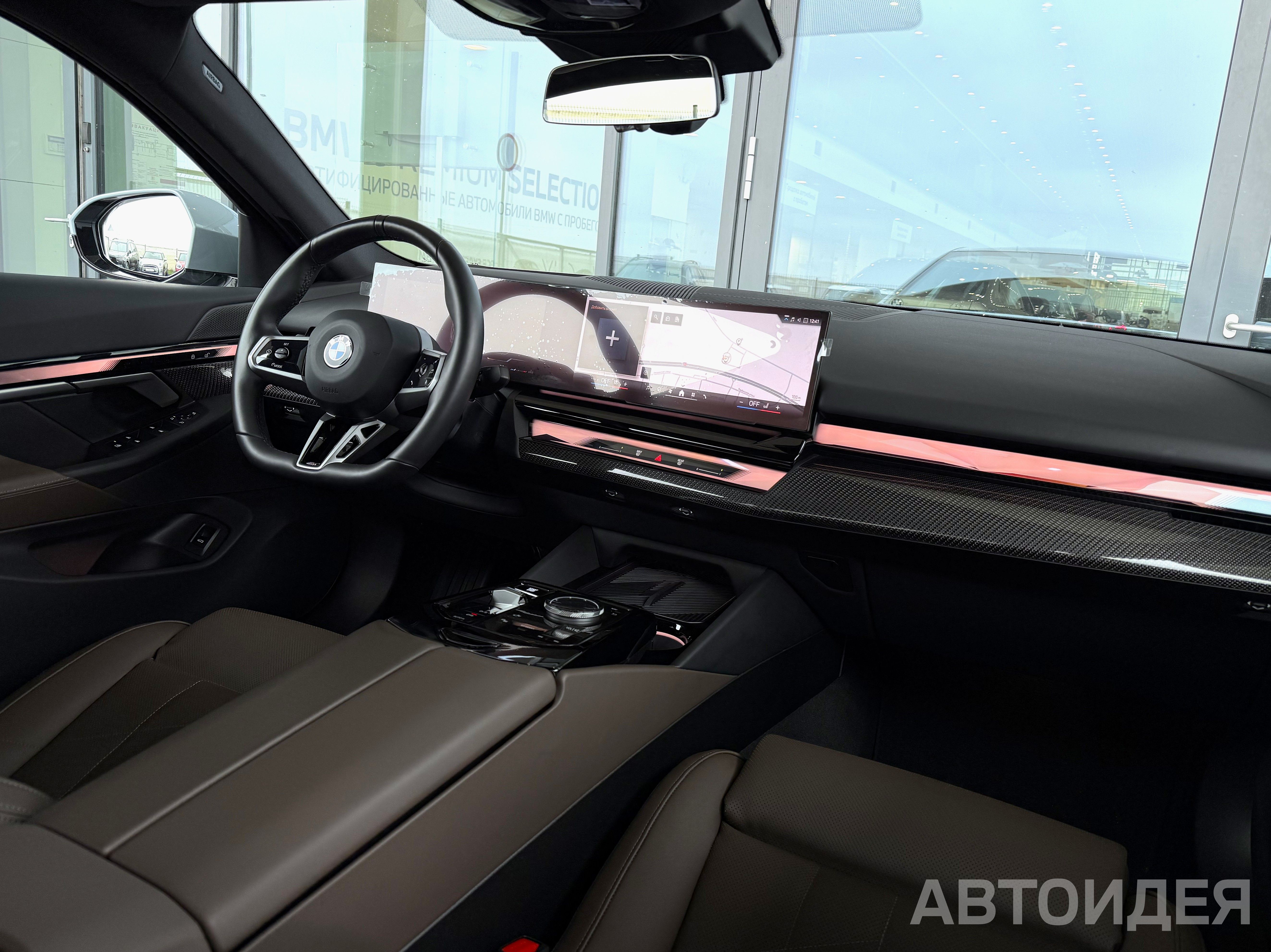 BMW 530i xDrive Sedan M Серый Бруклин металлик фото 5