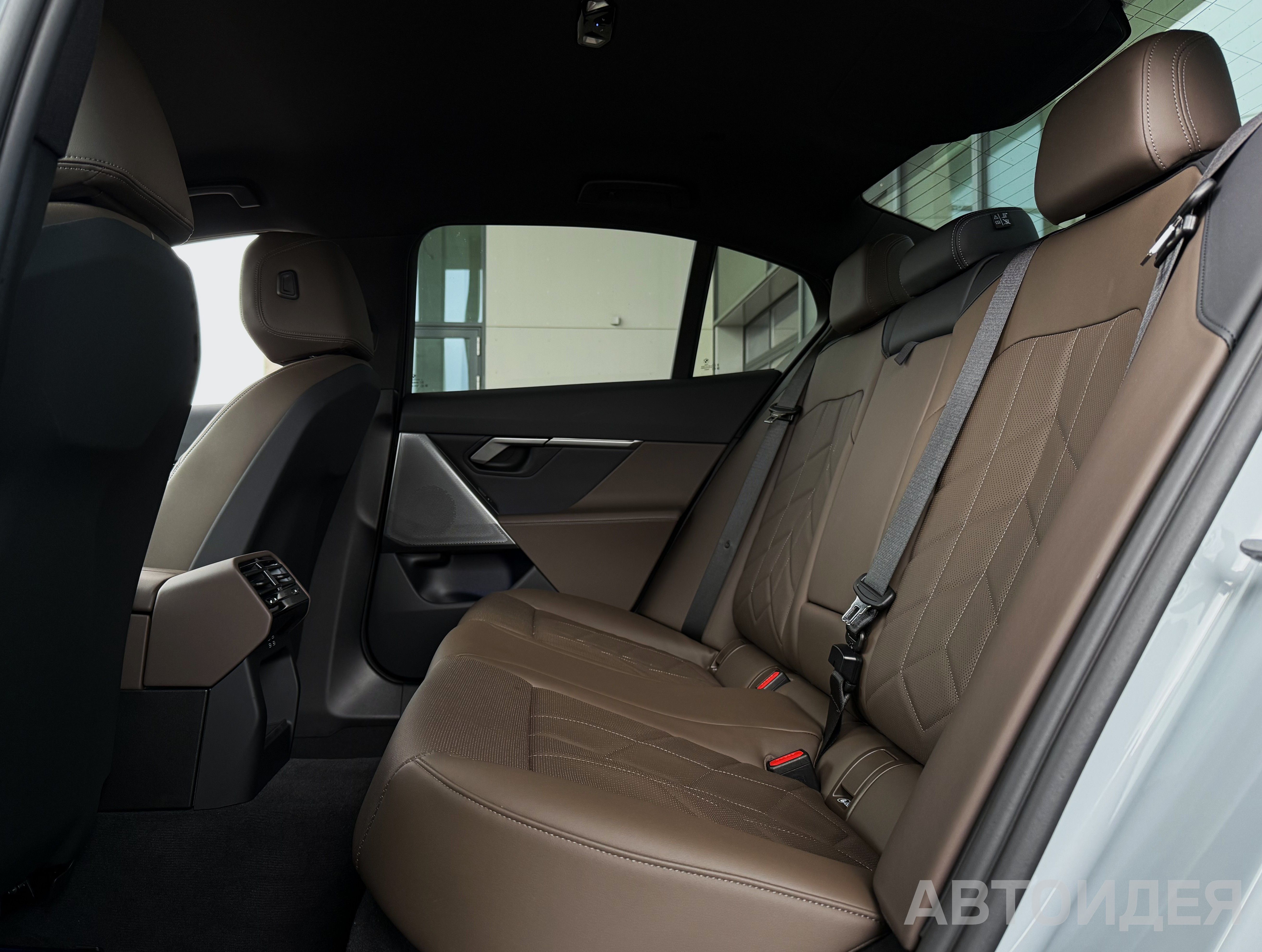 BMW 530i xDrive Sedan M Серый Бруклин металлик фото 12