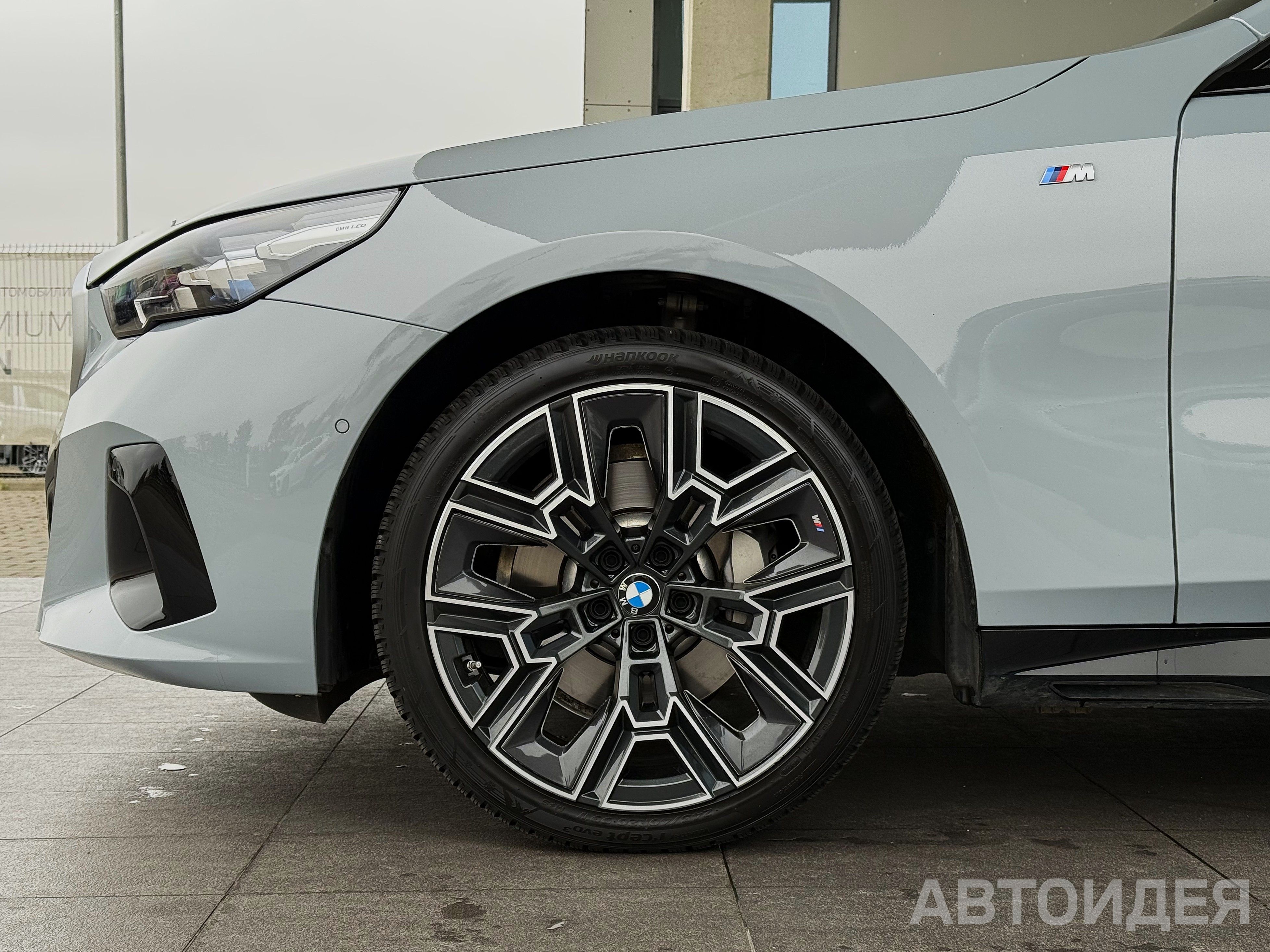 BMW 530i xDrive Sedan M Серый Бруклин металлик фото 28