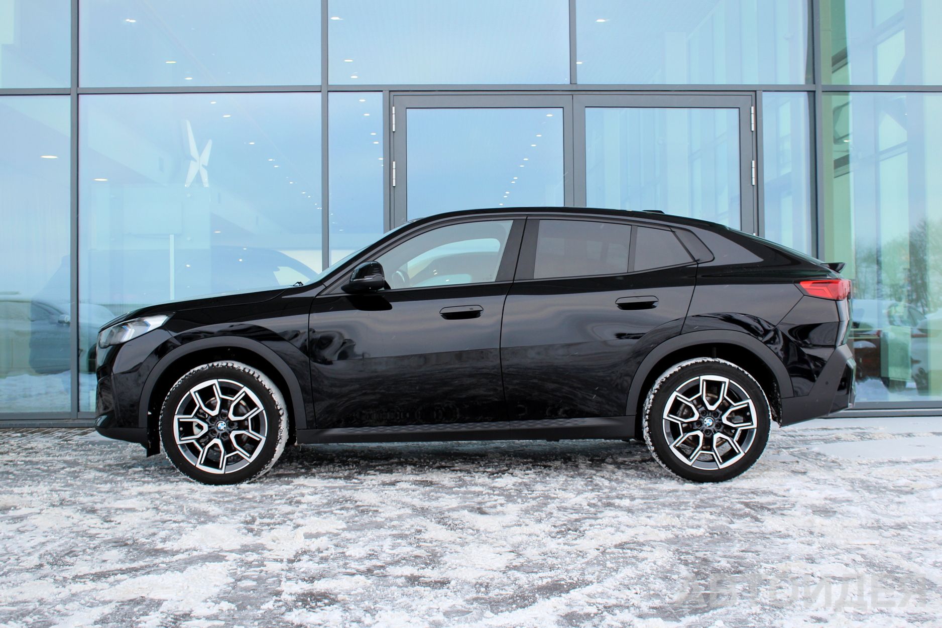 BMW X2 sDrive18i Черный неметаллик фото 2