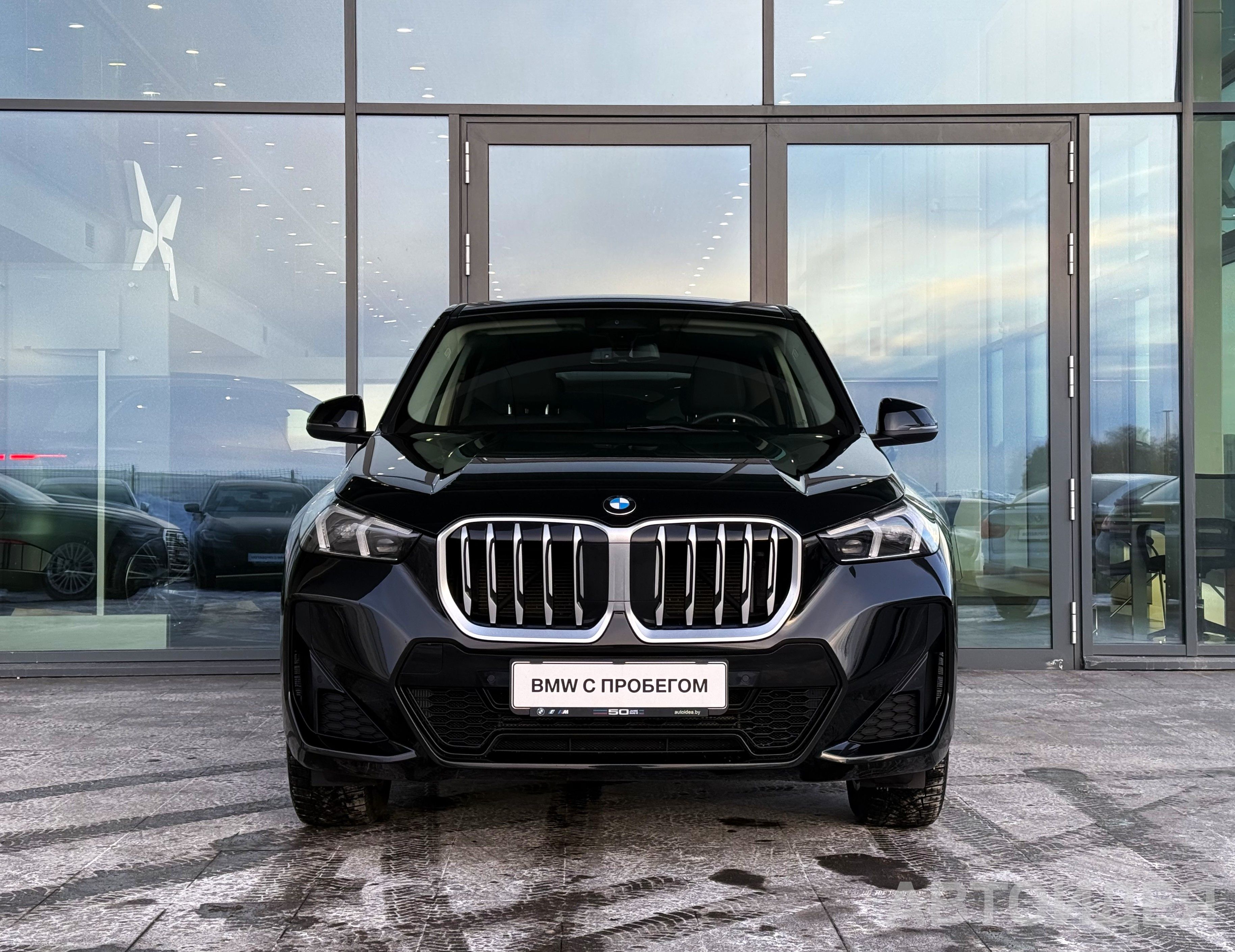 BMW X1 sDrive18i SAV Черный Сапфир металлик фото 1