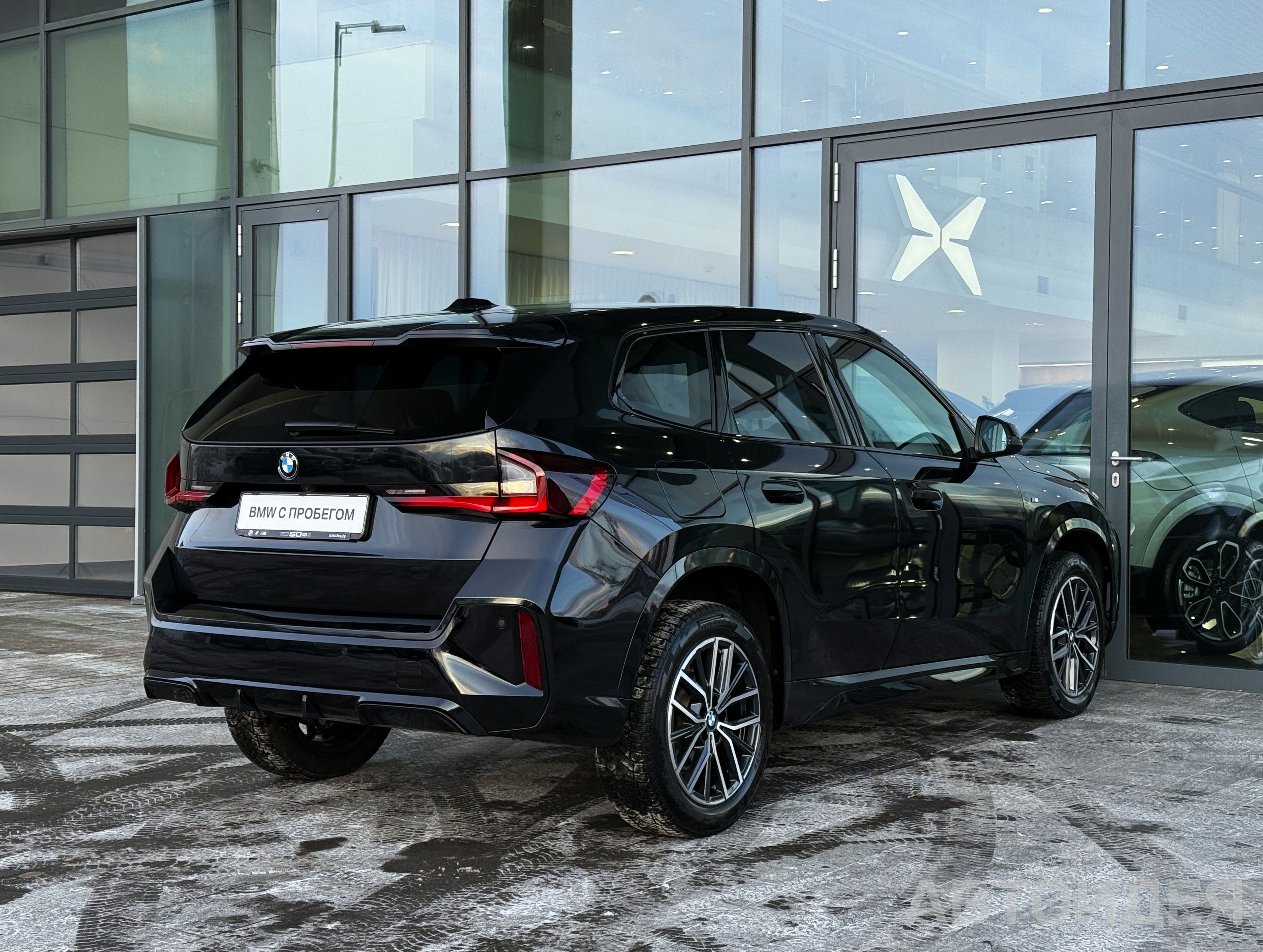 BMW X1 sDrive18i SAV Черный Сапфир металлик фото 3