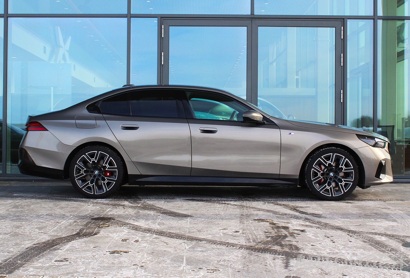 BMW 520d xDrive Sedan фото 2