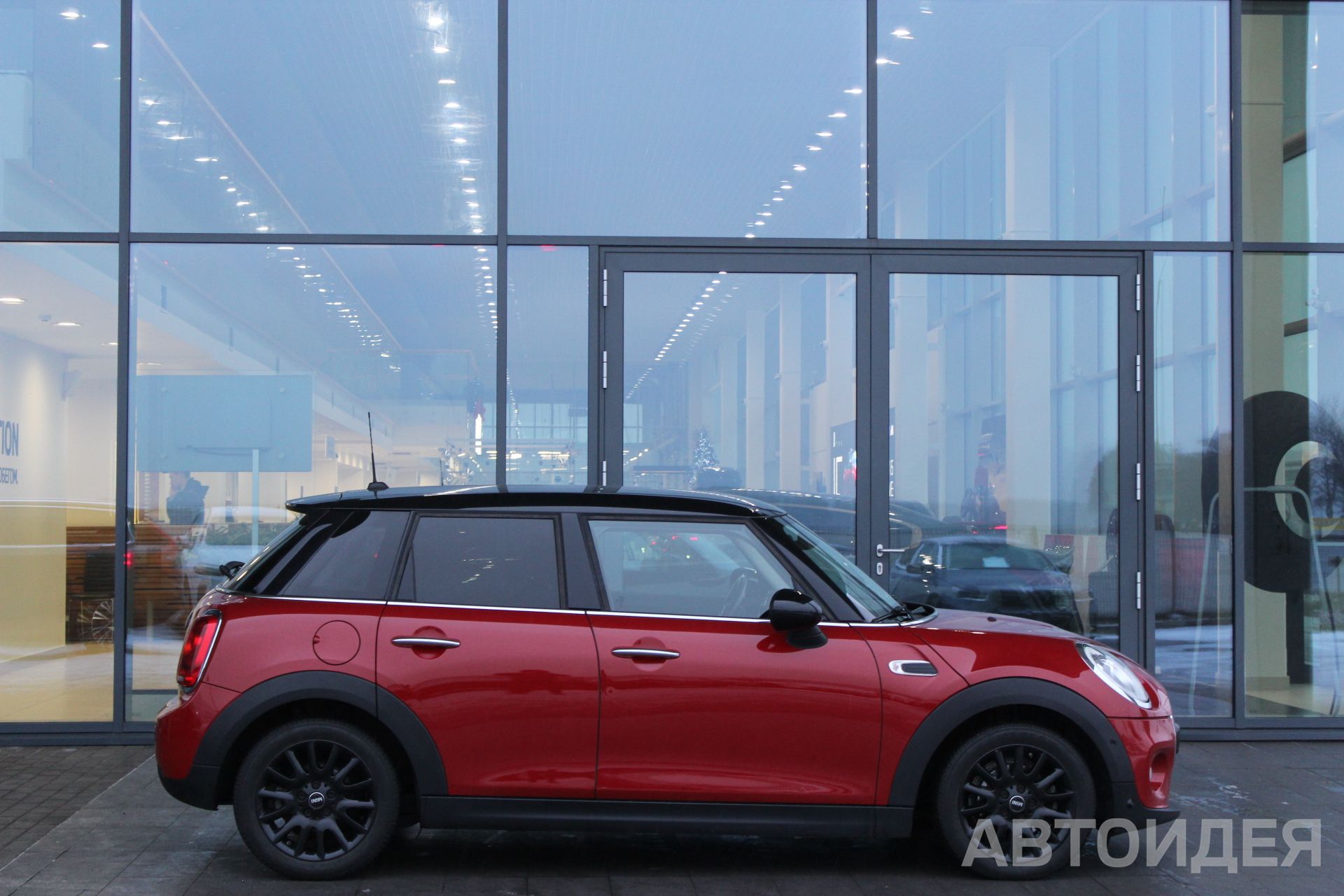 MINI Cooper 5 door фото 2