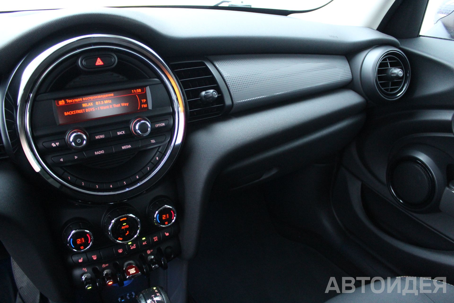 MINI Cooper 5 door фото 15