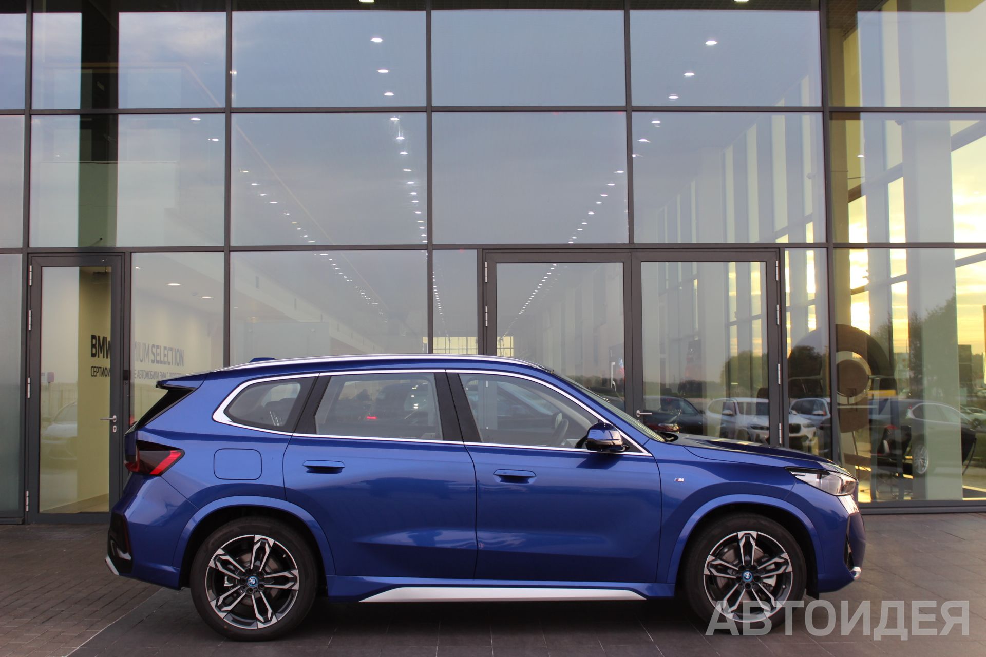 BMW i iX1 xDrive30L фото 2