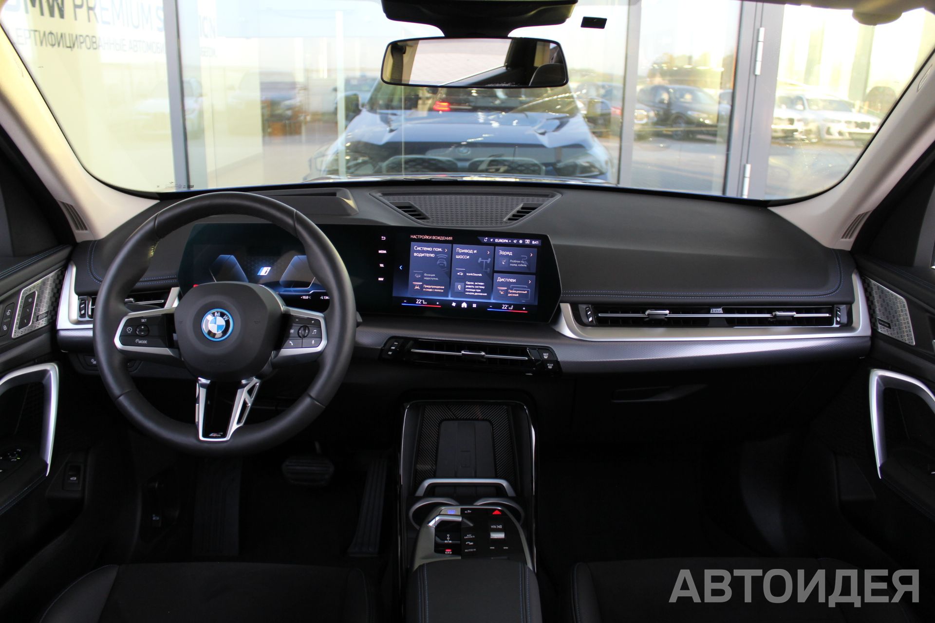BMW i iX1 xDrive30L фото 6