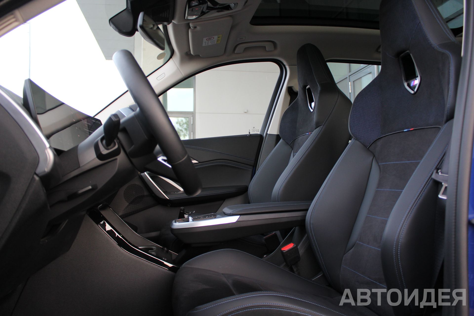 BMW i iX1 xDrive30L фото 8