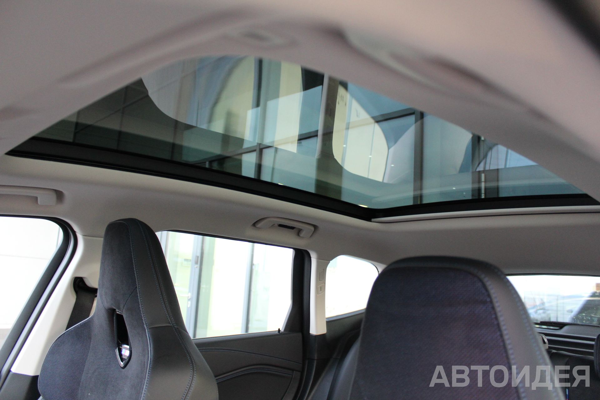 BMW i iX1 xDrive30L фото 11