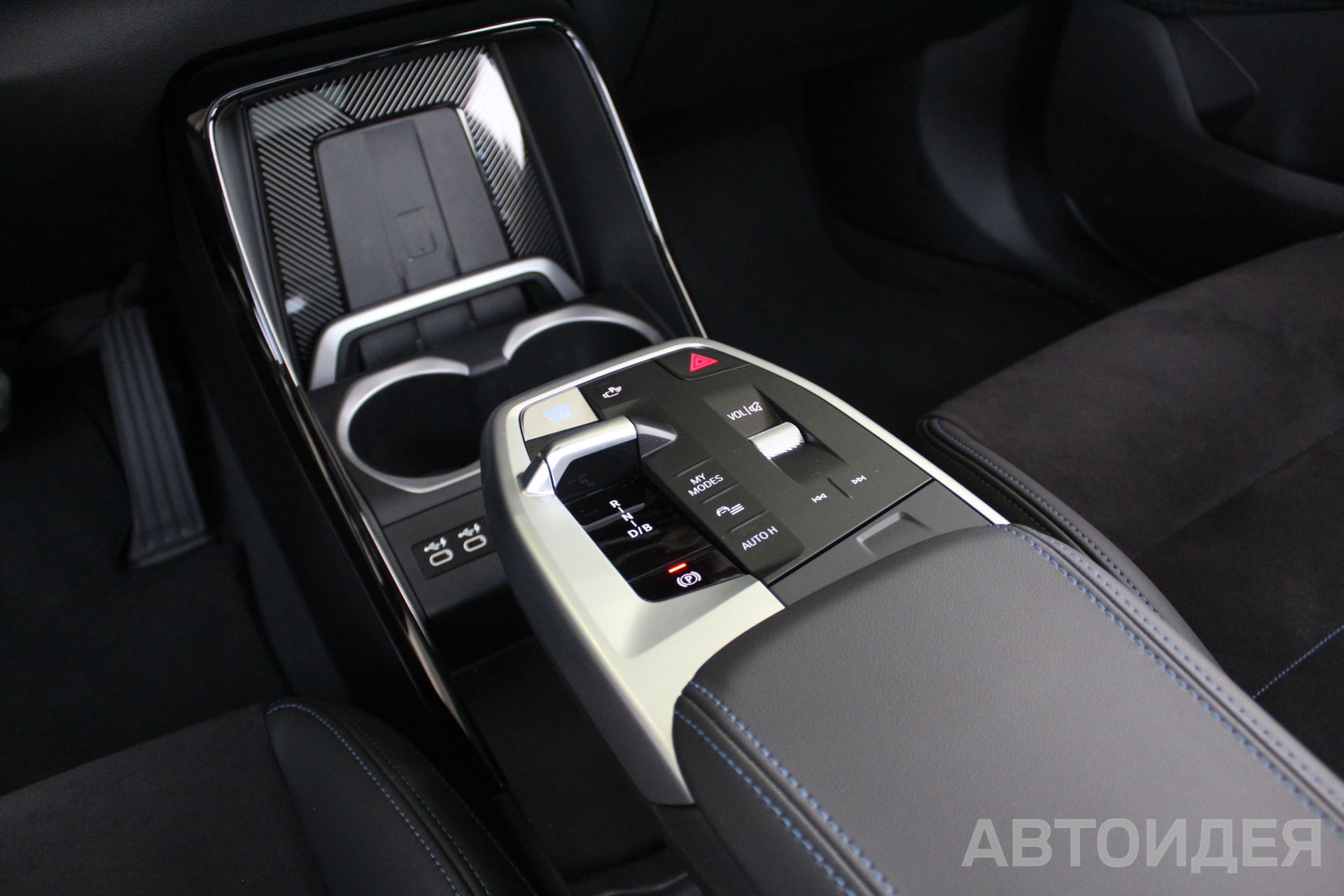 BMW i iX1 xDrive30L фото 14