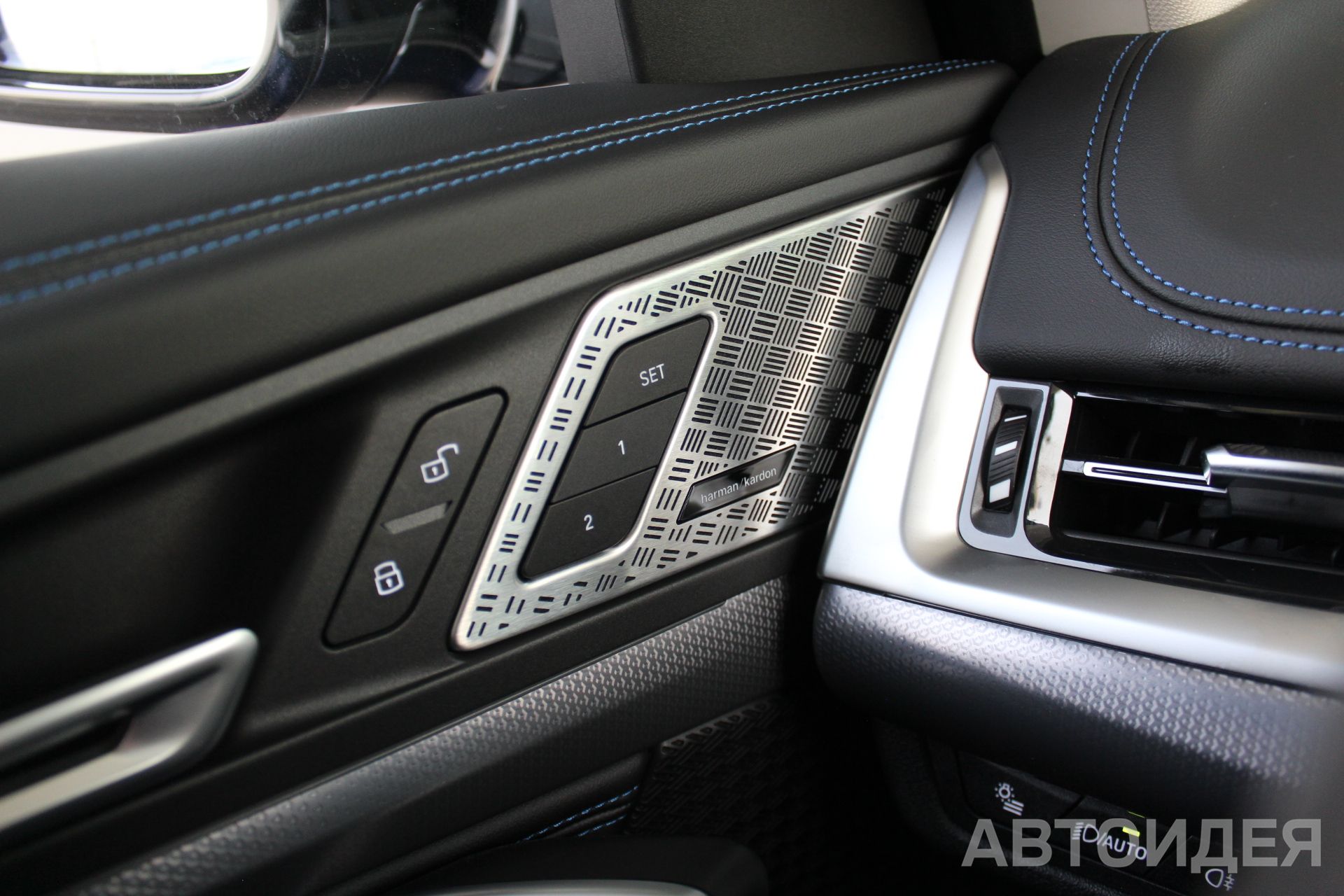 BMW i iX1 xDrive30L фото 16