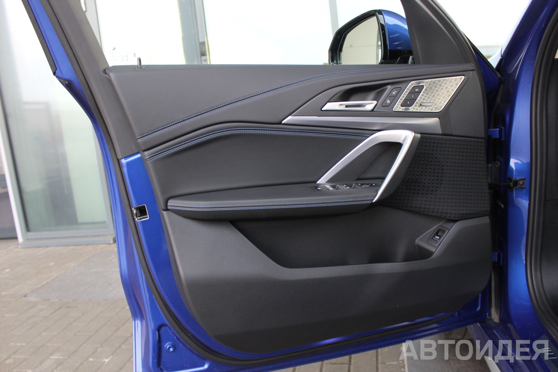 BMW i iX1 xDrive30L фото 22