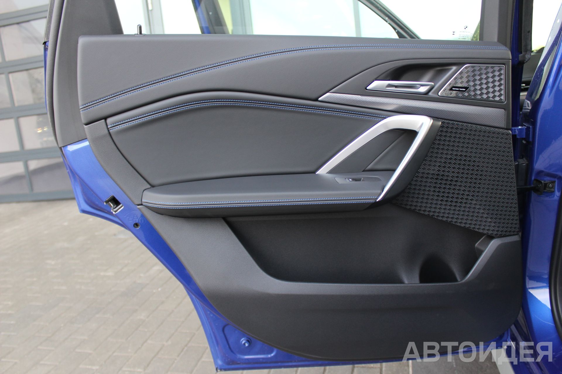 BMW i iX1 xDrive30L фото 23