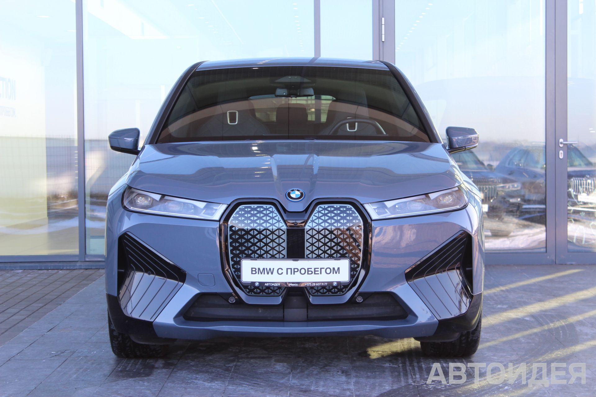 BMW i iX xDrive50 фото 1