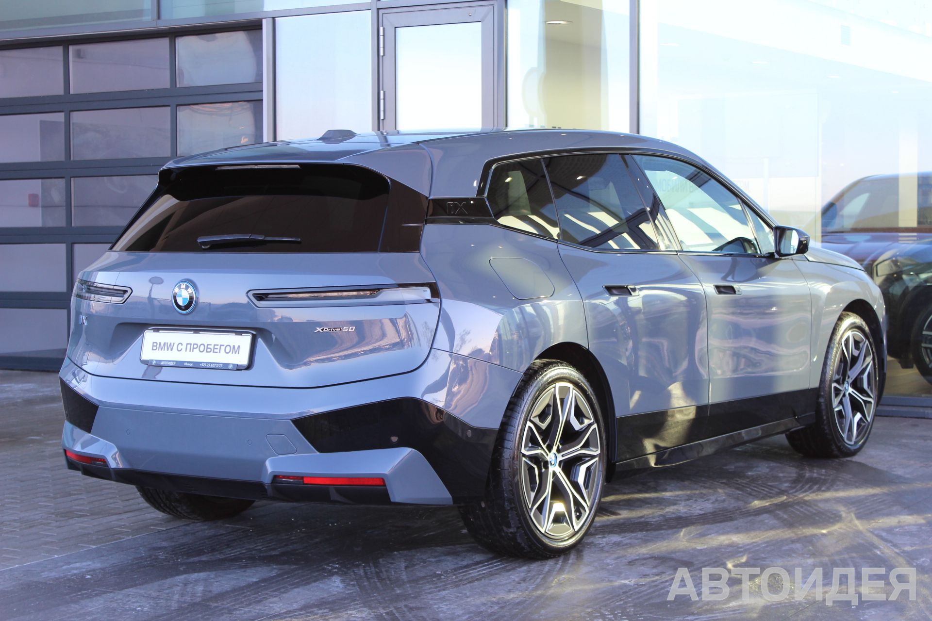 BMW i iX xDrive50 фото 4
