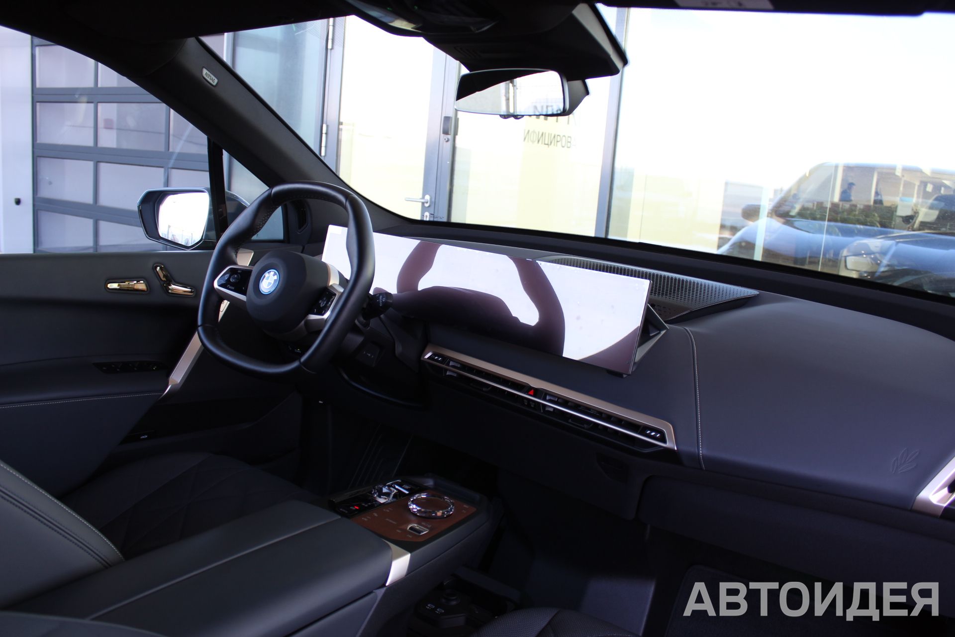 BMW i iX xDrive50 фото 5