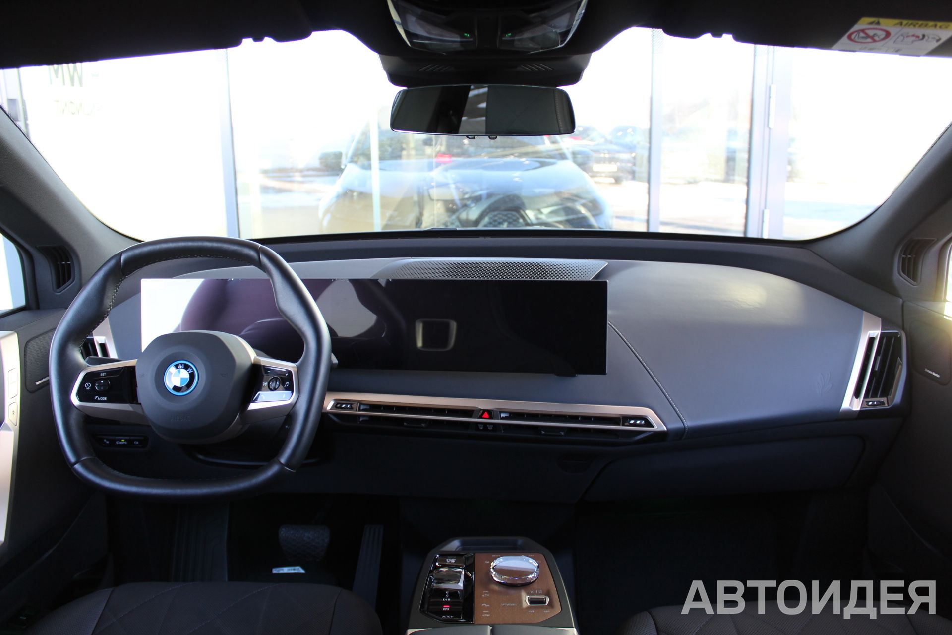 BMW i iX xDrive50 фото 6