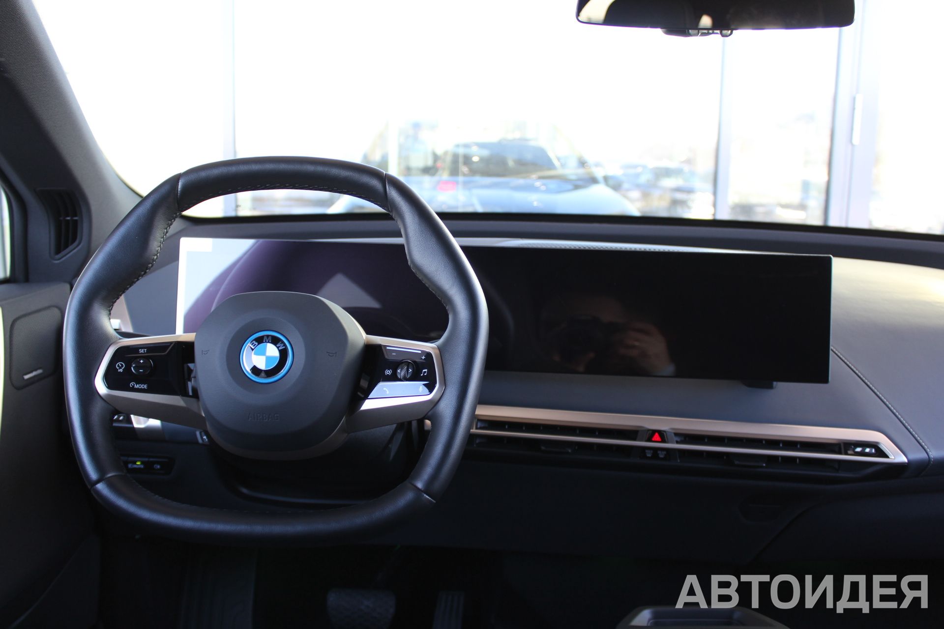 BMW i iX xDrive50 фото 7