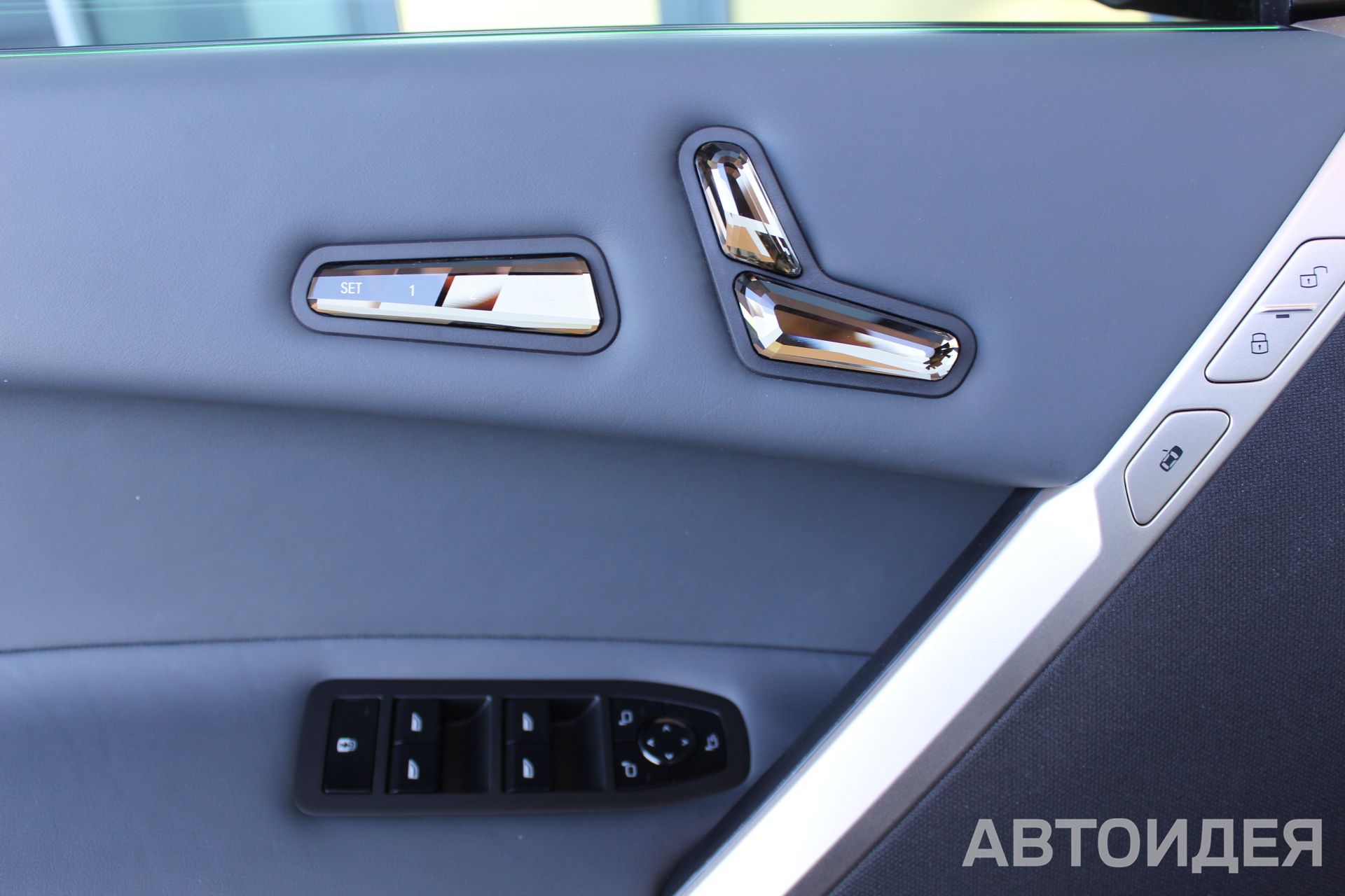 BMW i iX xDrive50 фото 9