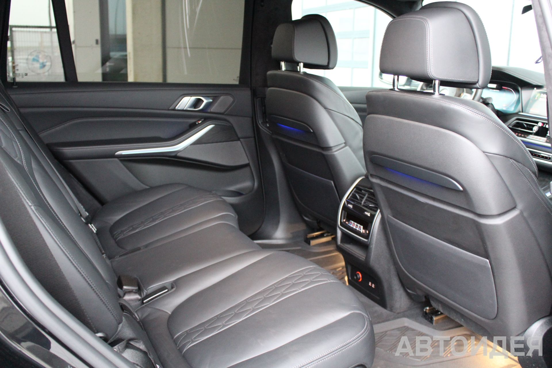BMW X7 M50d фото 9