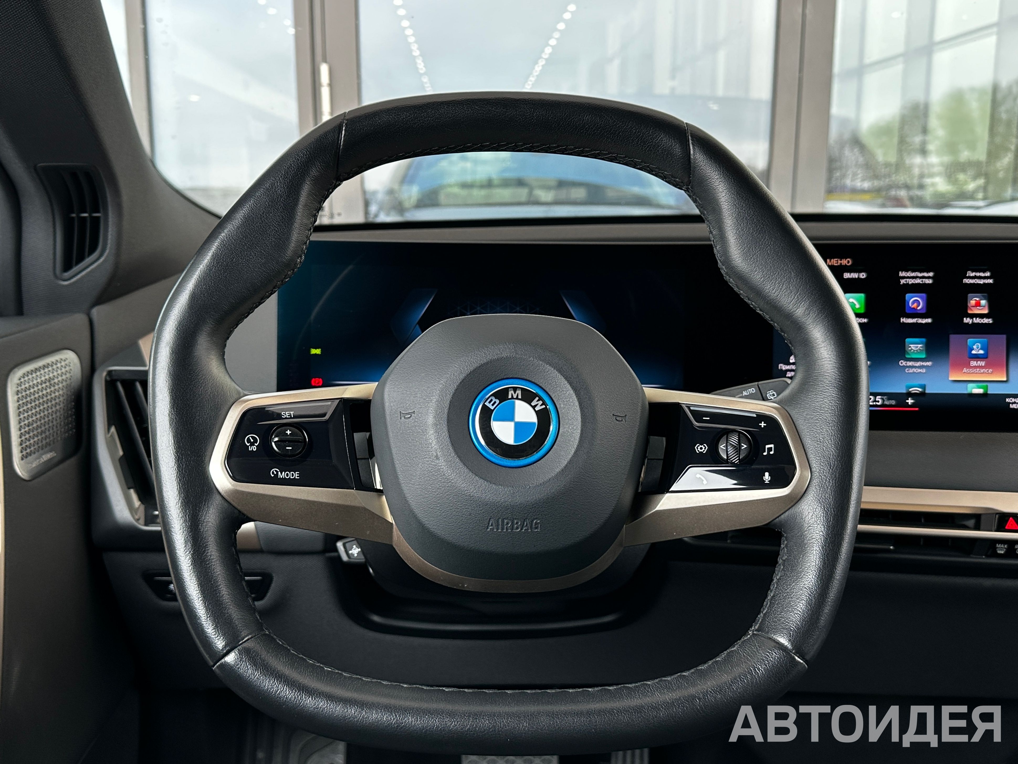 BMW i iX xDrive40 фото 7