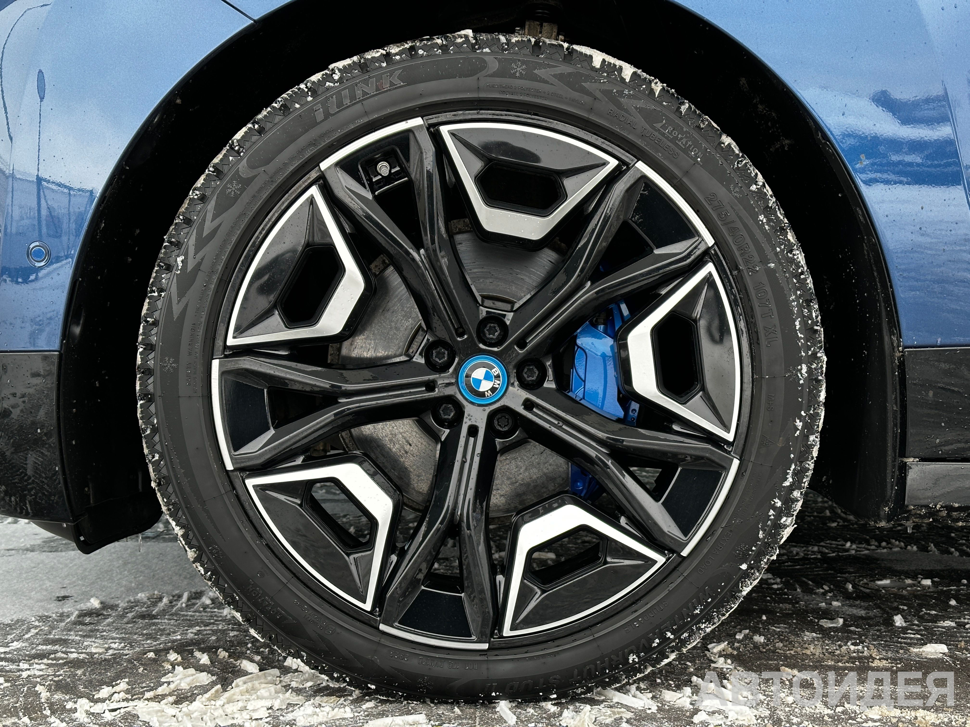 BMW i iX xDrive40 фото 17