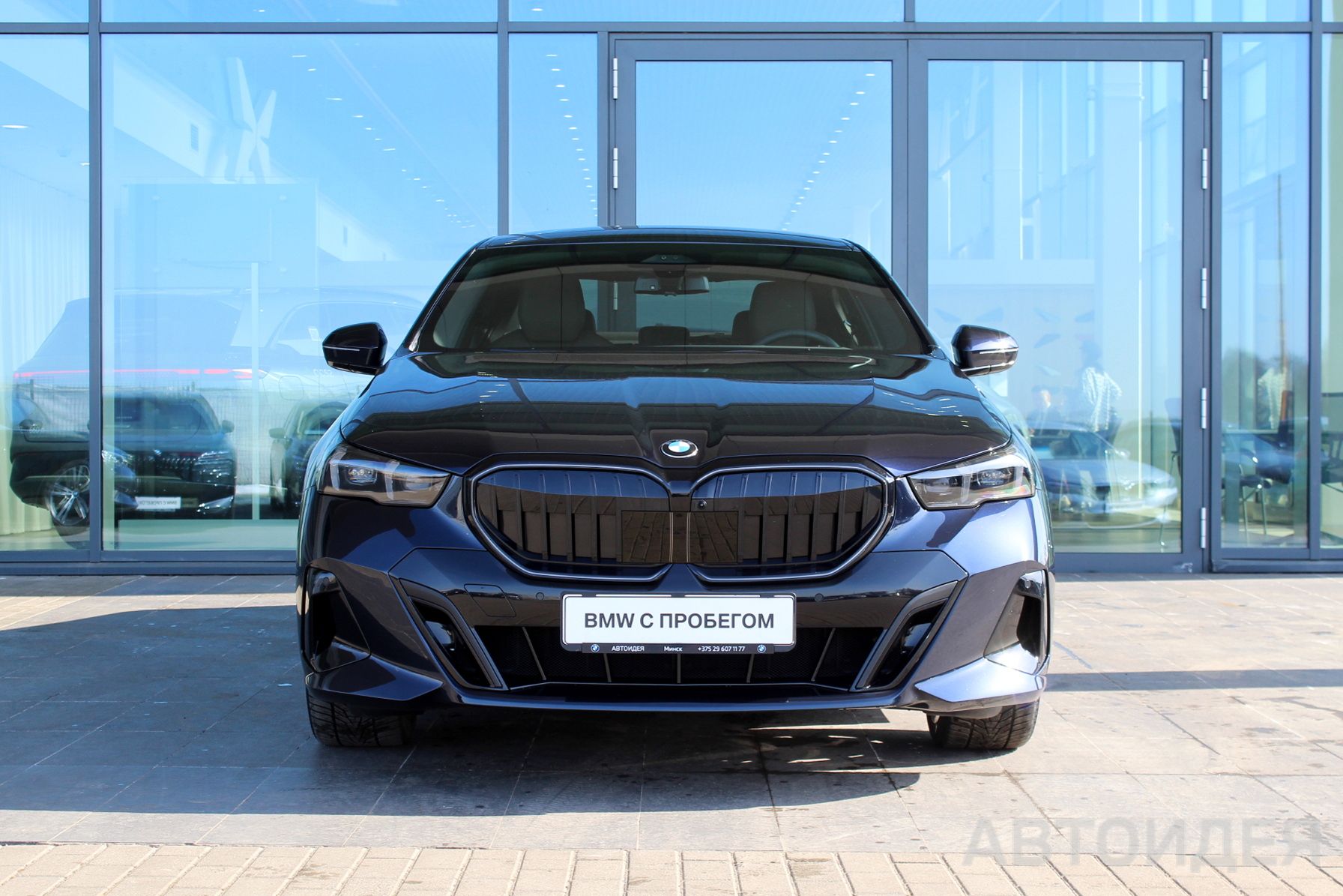 BMW 530i xDrive Sedan Черный Карбон металлик фото 4