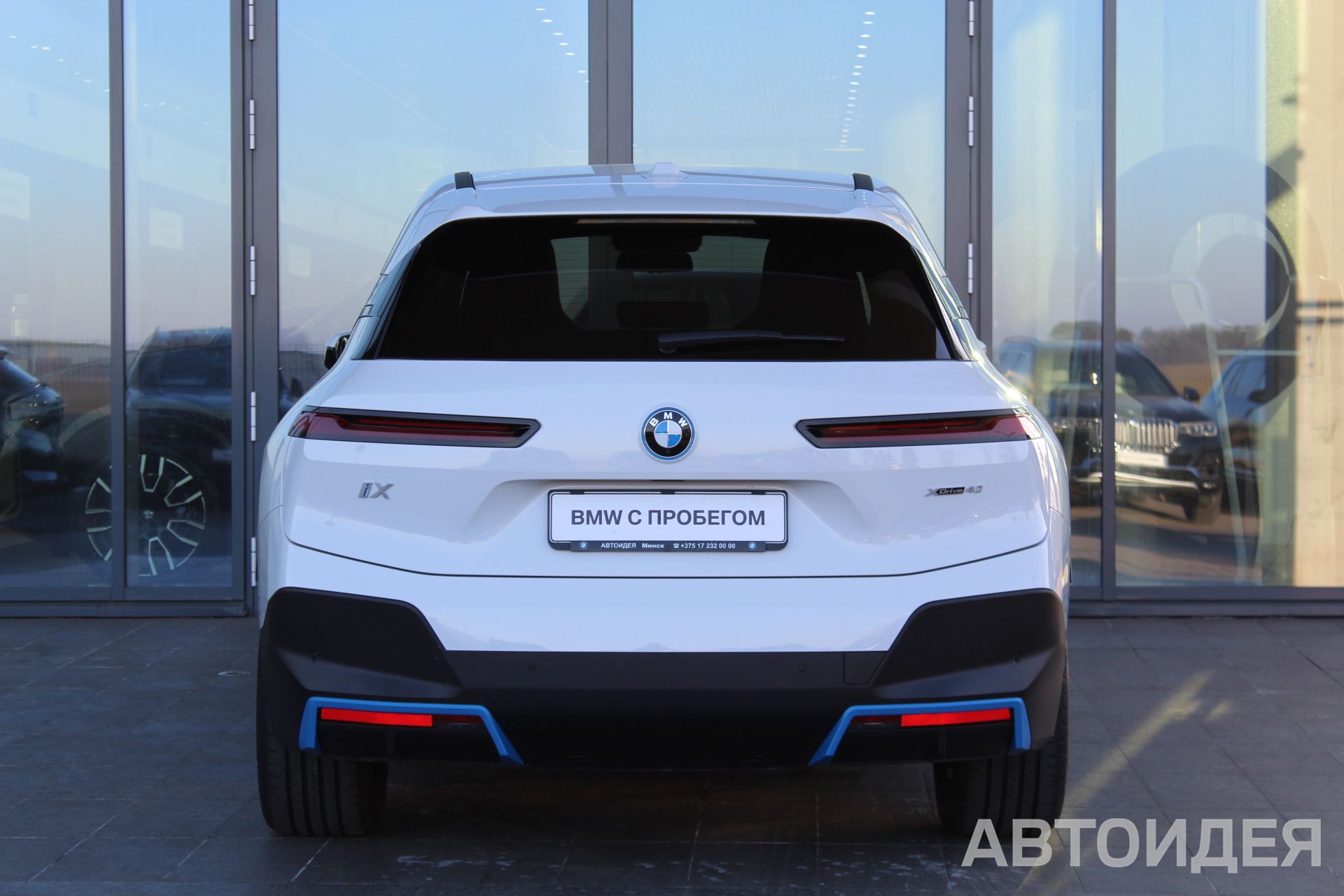 BMW i iX xDrive40 фото 3