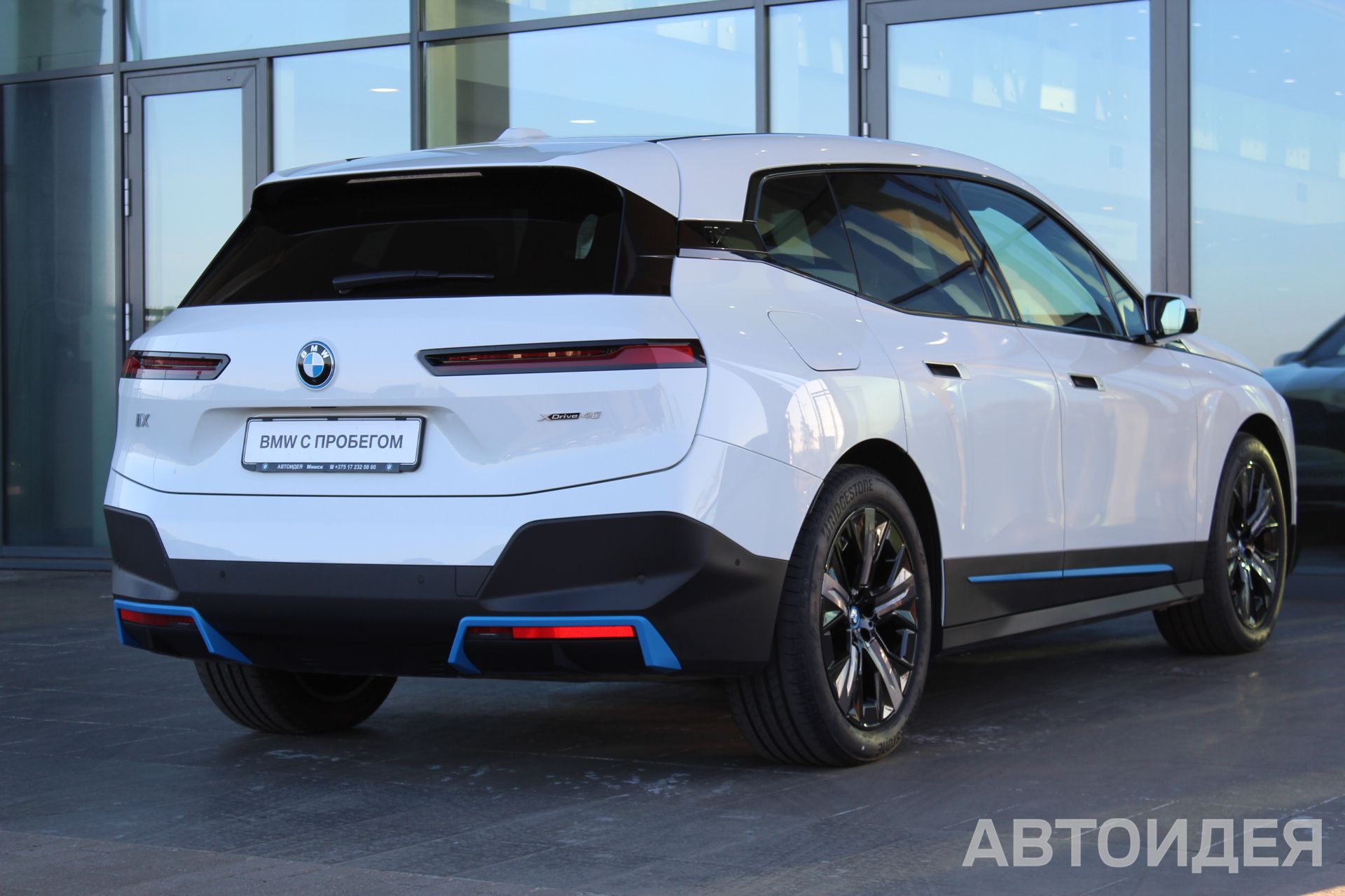 BMW i iX xDrive40 фото 4
