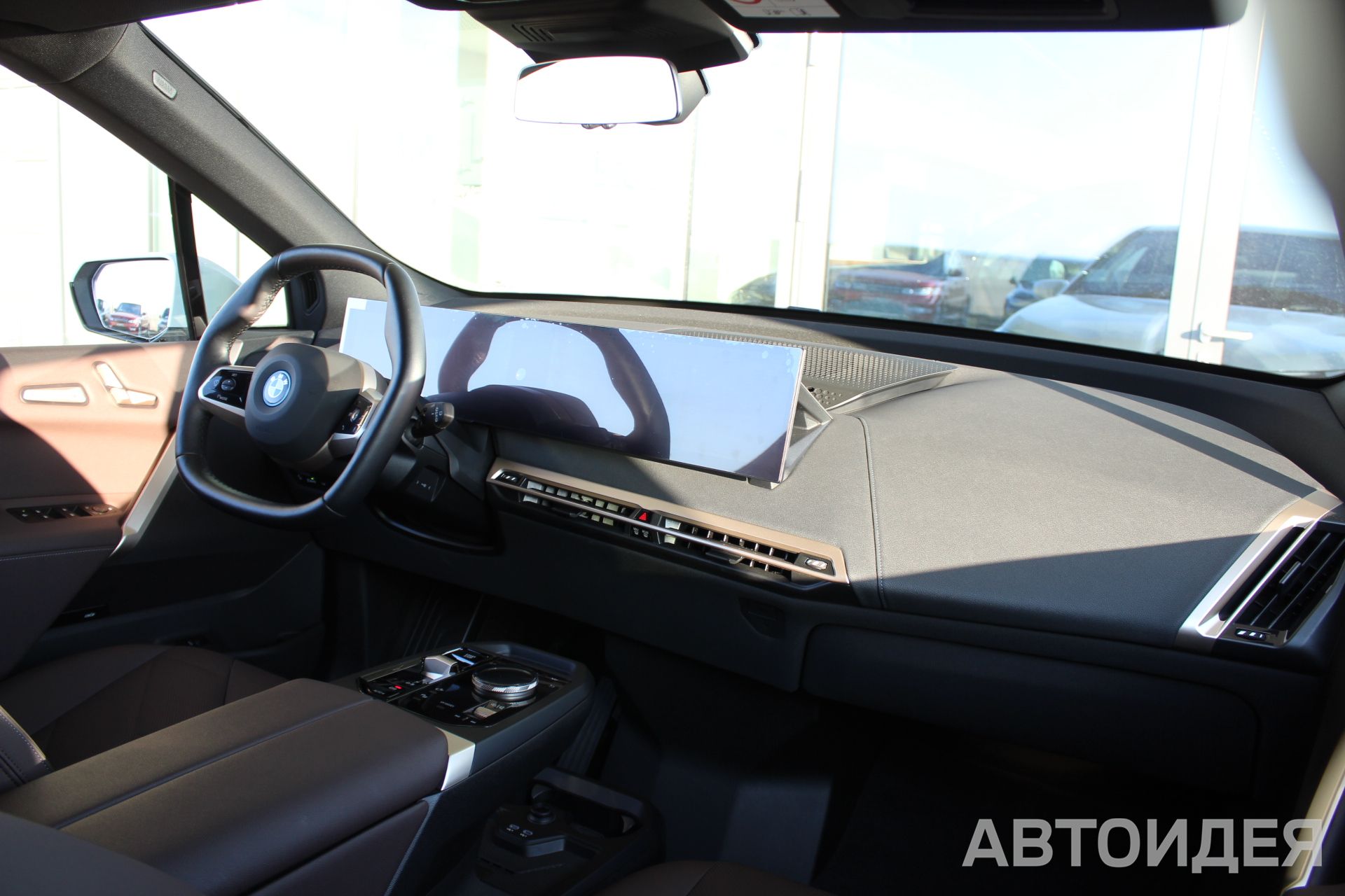 BMW i iX xDrive40 фото 5
