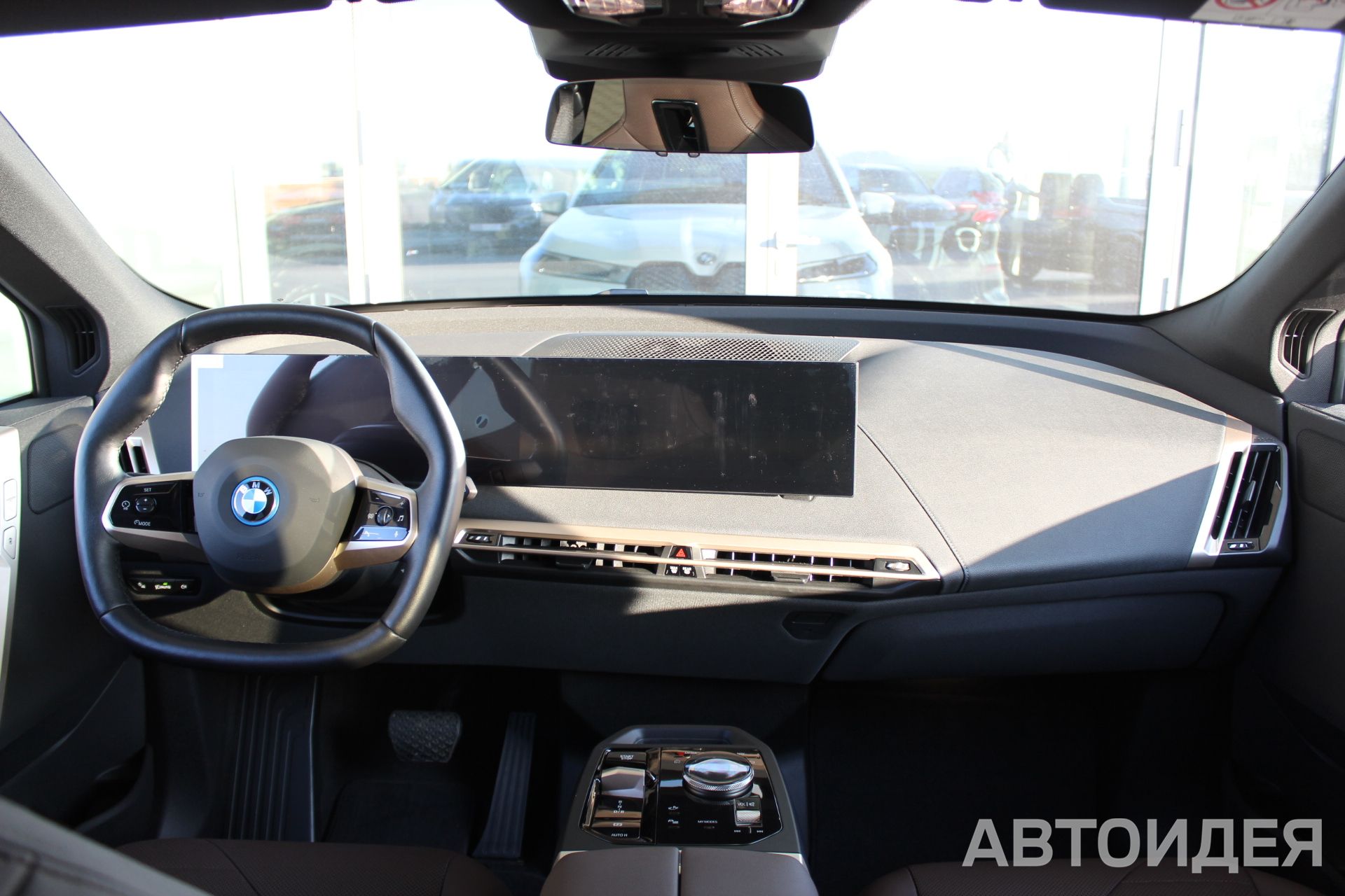 BMW i iX xDrive40 фото 6