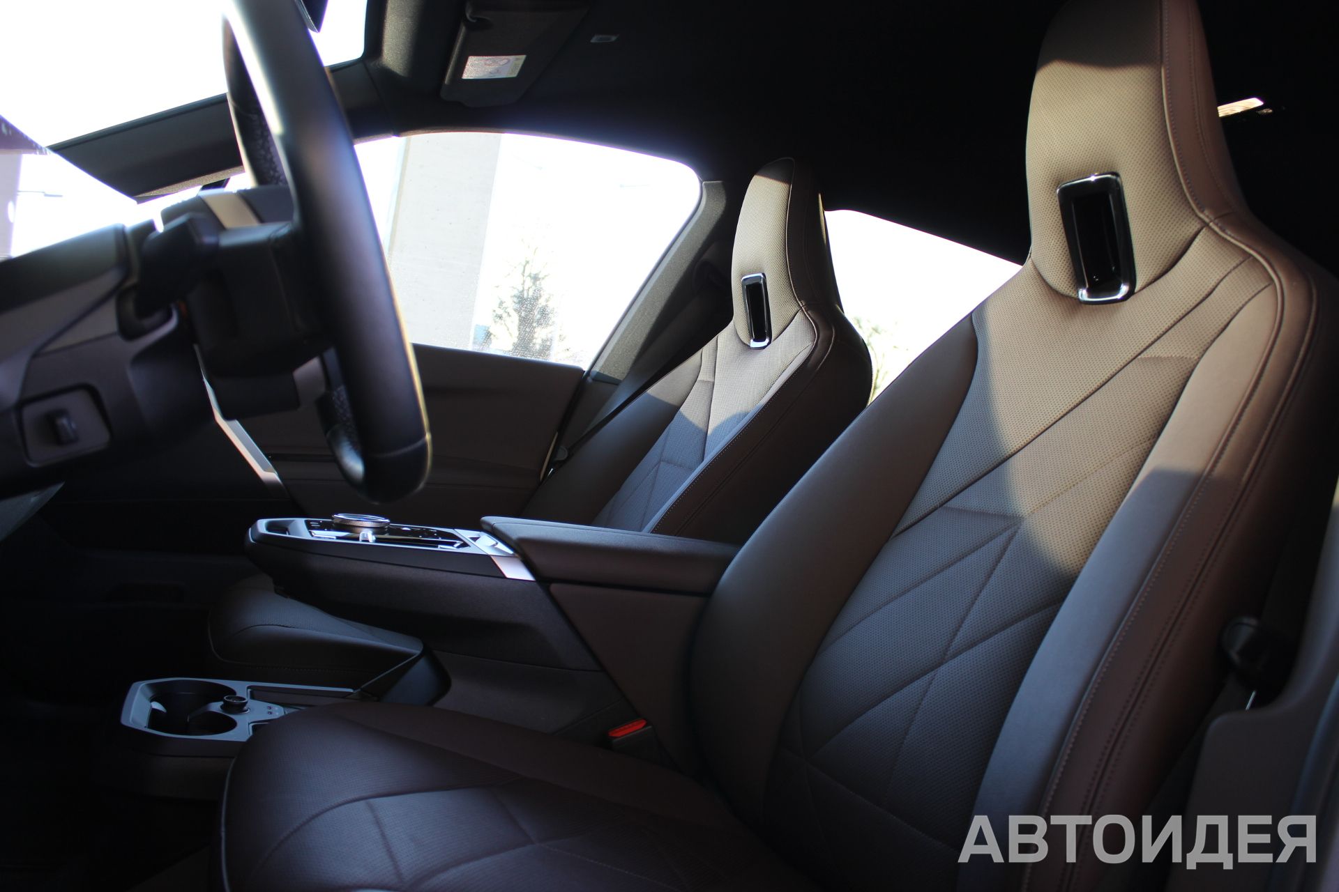 BMW i iX xDrive40 фото 7