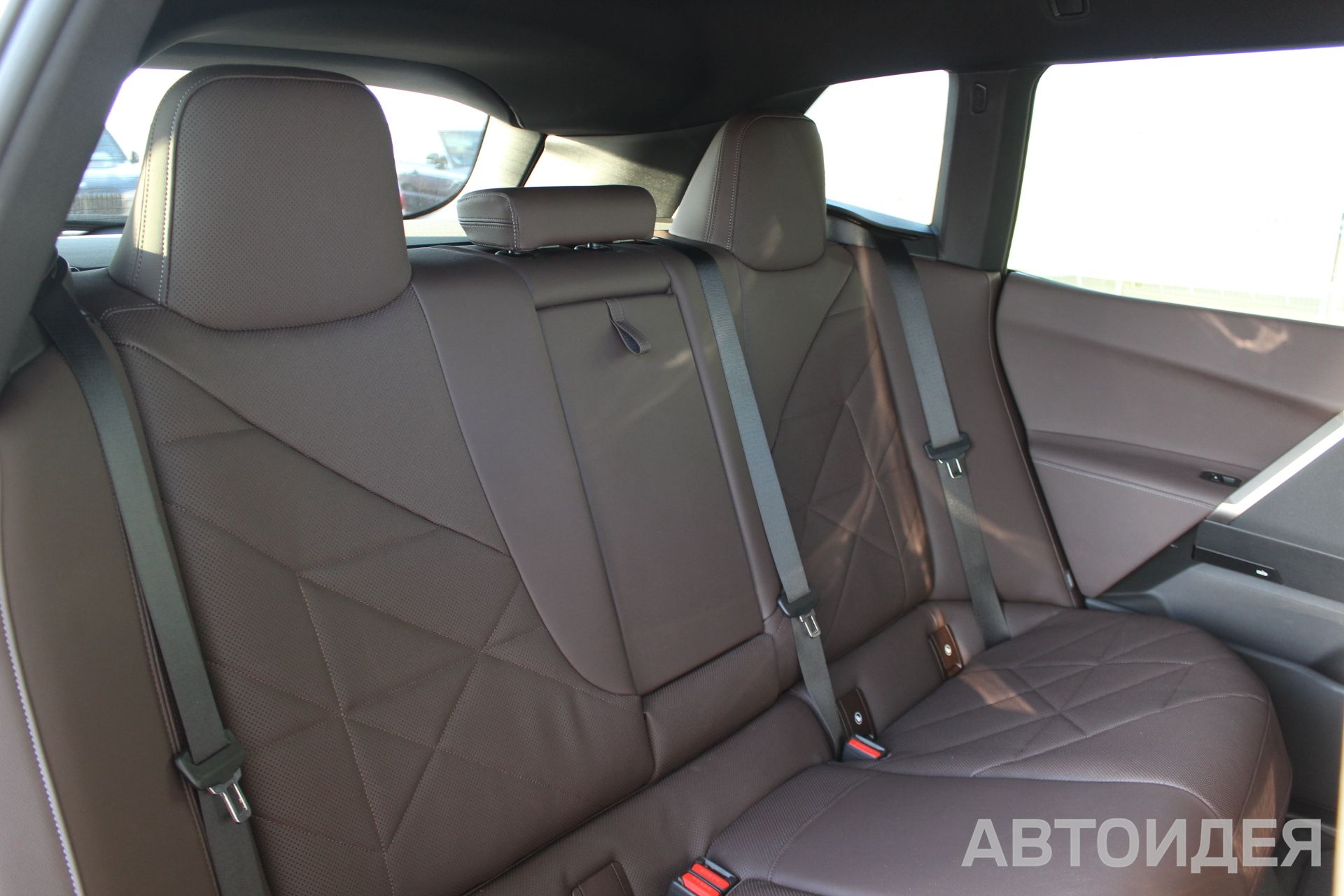BMW i iX xDrive40 фото 8