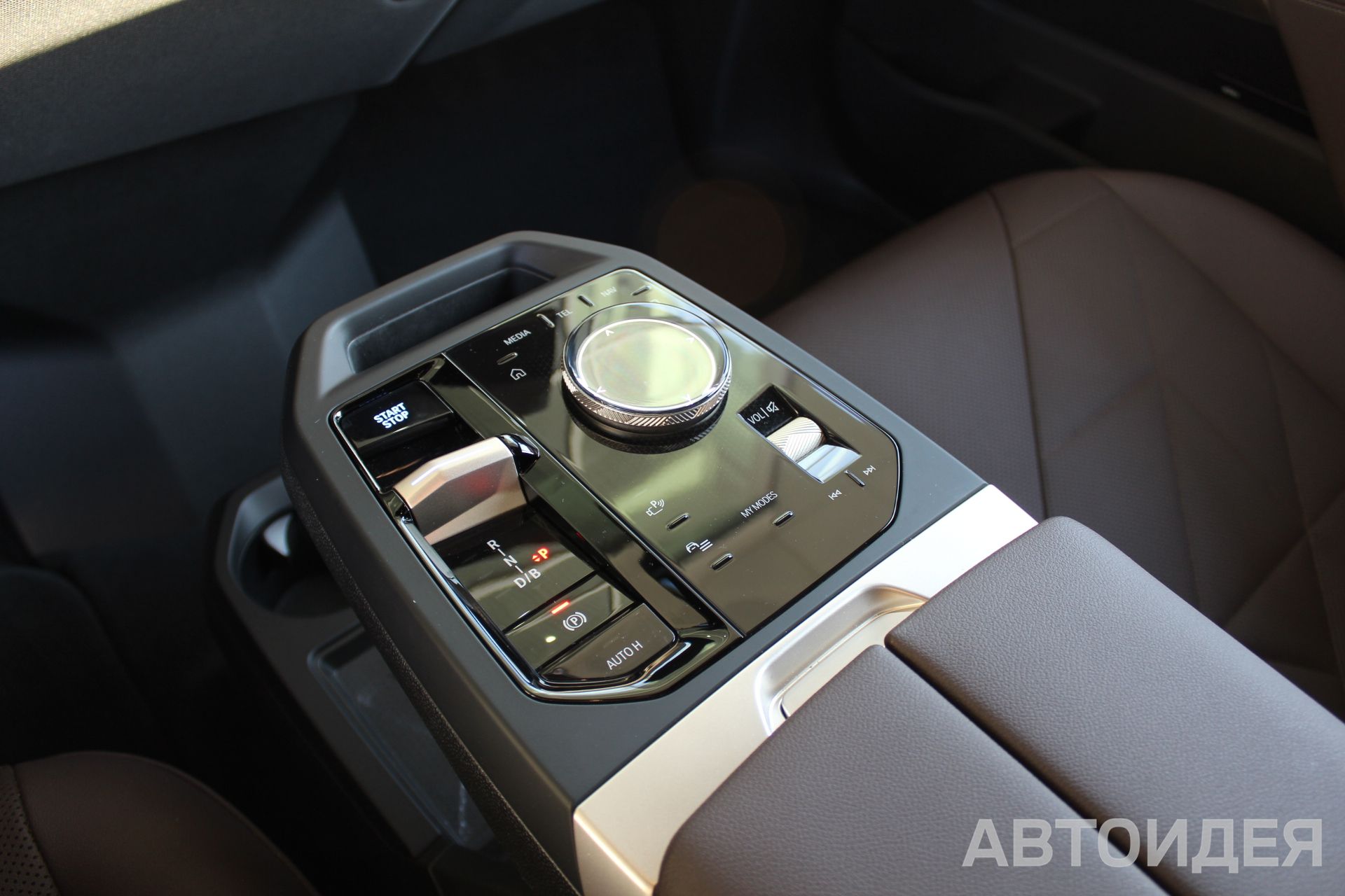 BMW i iX xDrive40 фото 11