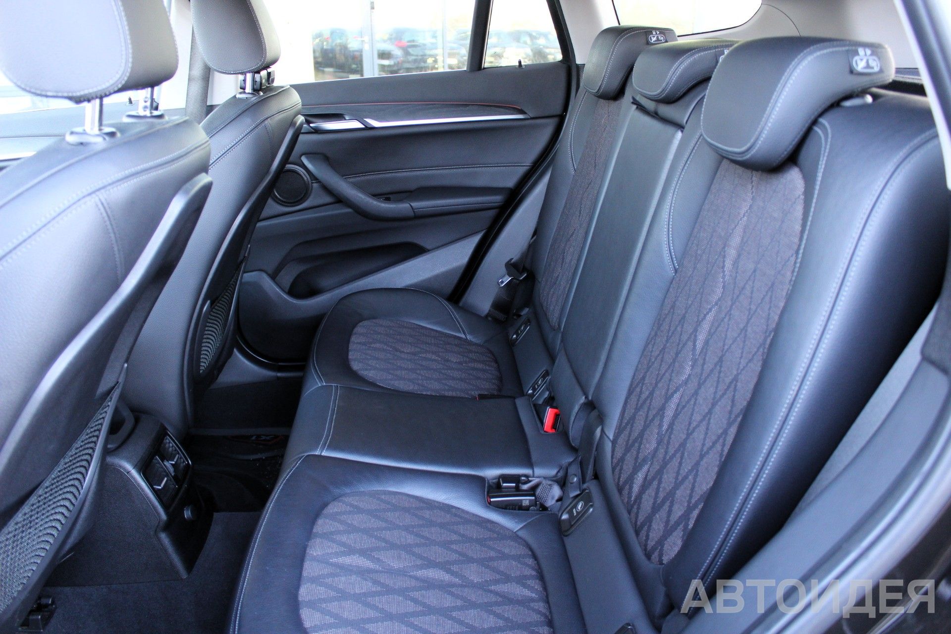 BMW X1 xDrive20i фото 10