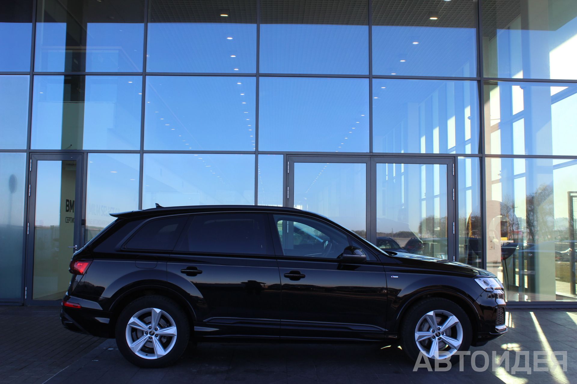 Audi Q7 фото 2