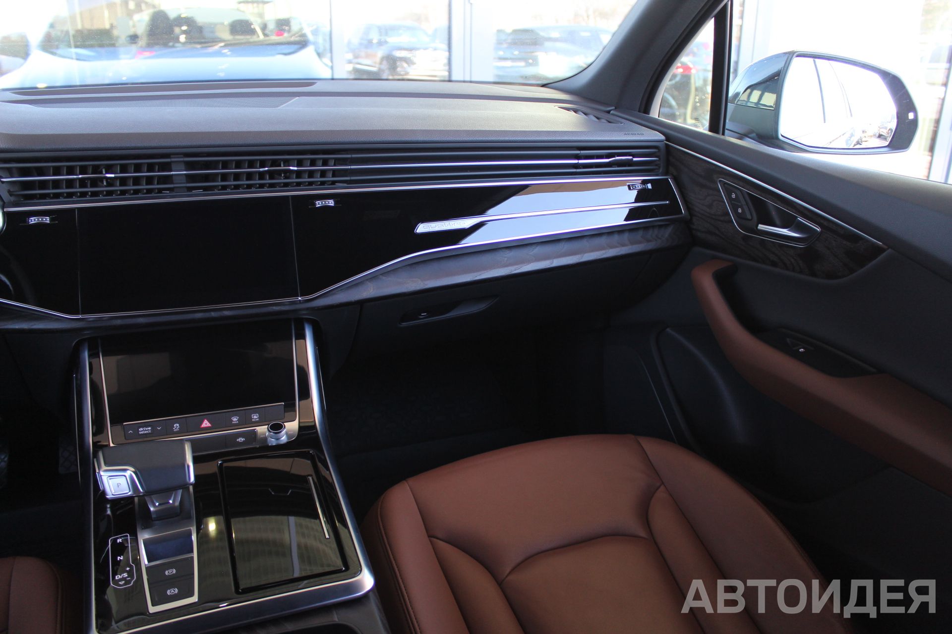 Audi Q7 фото 8