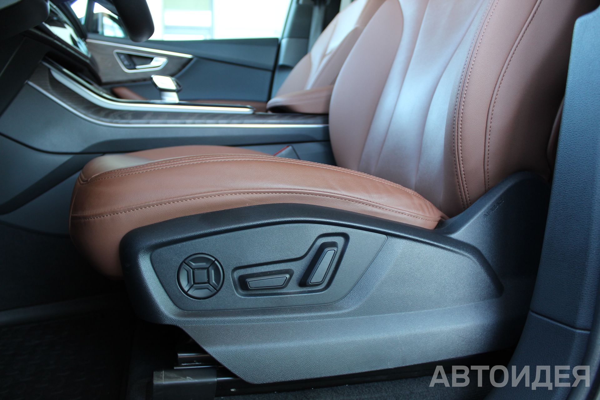 Audi Q7 фото 10