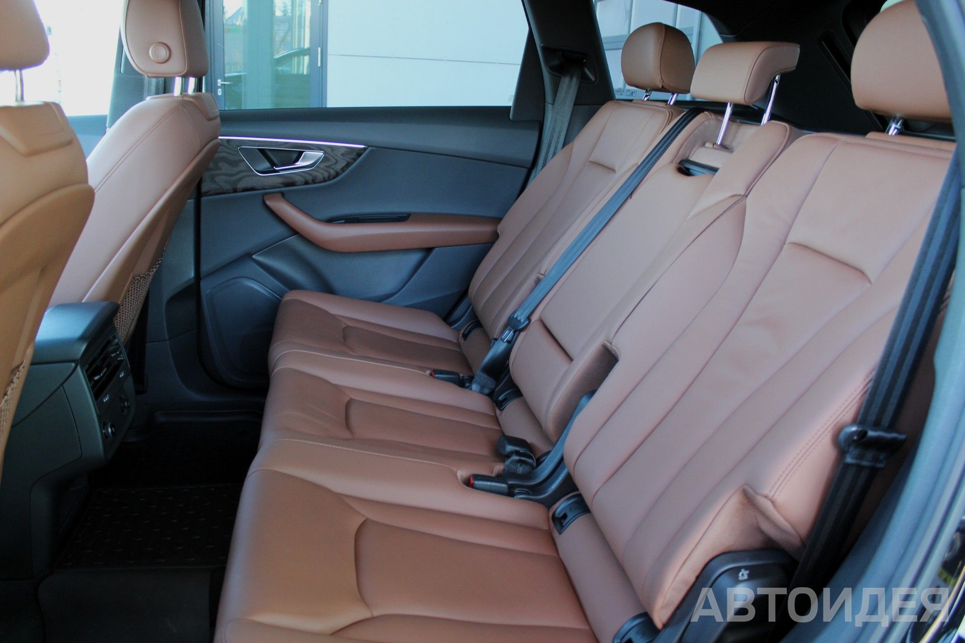 Audi Q7 фото 11